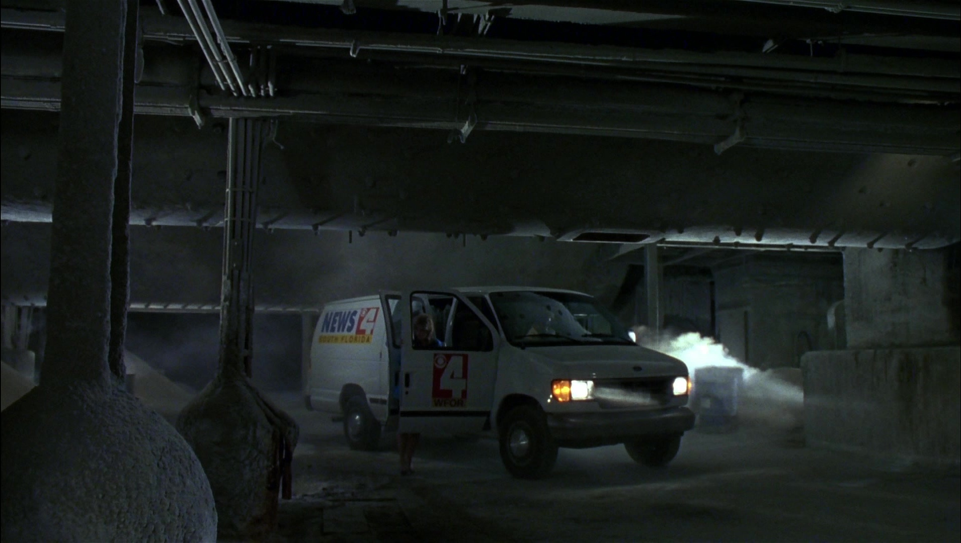 Striptease (1996), wide, 1.77:1 — film still