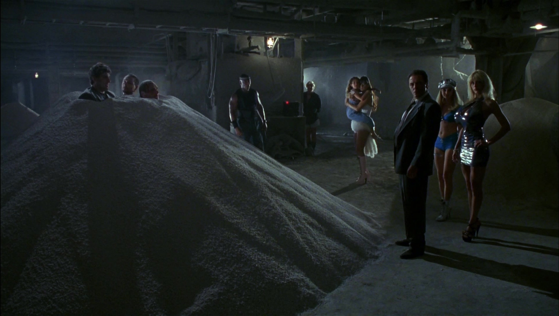 Striptease (1996), wide, 1.77:1 — film still