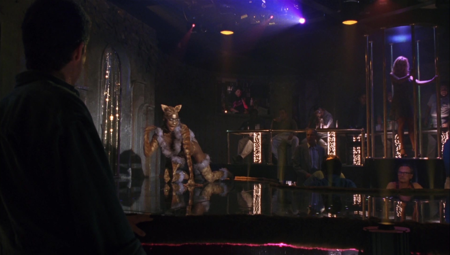 Striptease (1996), wide, 1.77:1 — film still