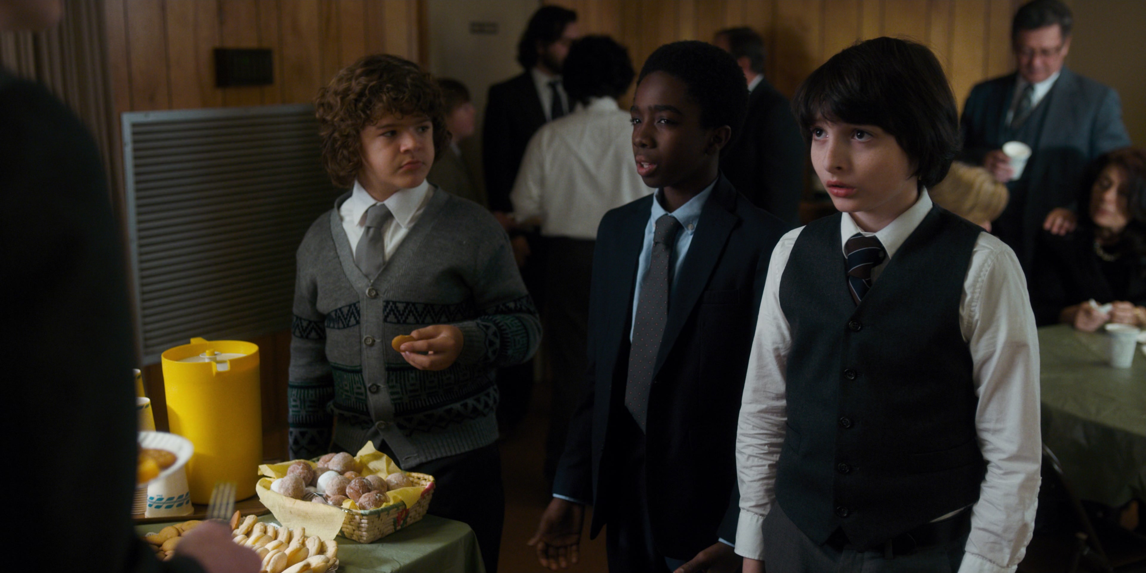 Stranger Things (2016), wide, 2.00:1 — film still