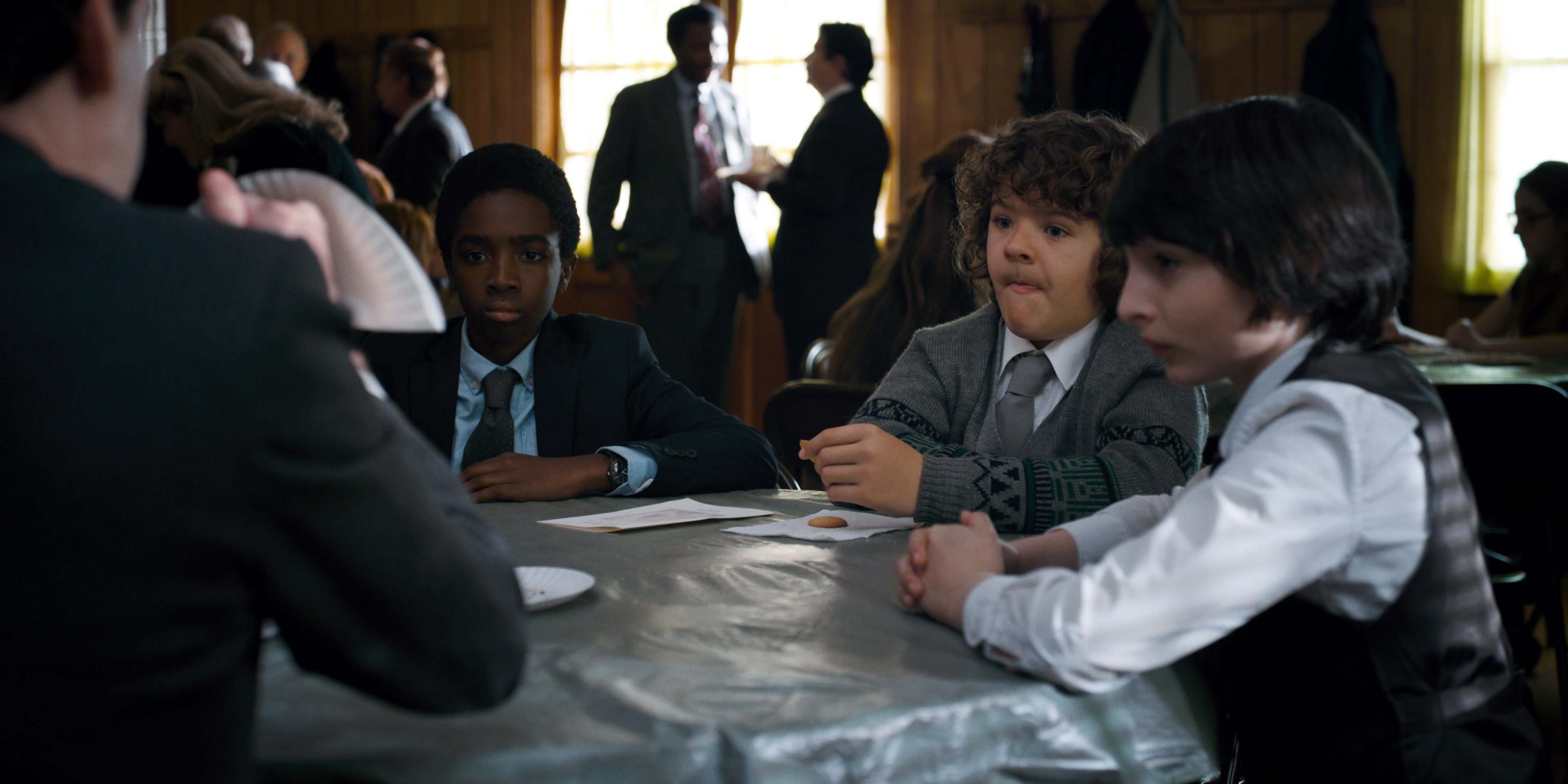 Stranger Things (2016), wide, 2.00:1 — film still