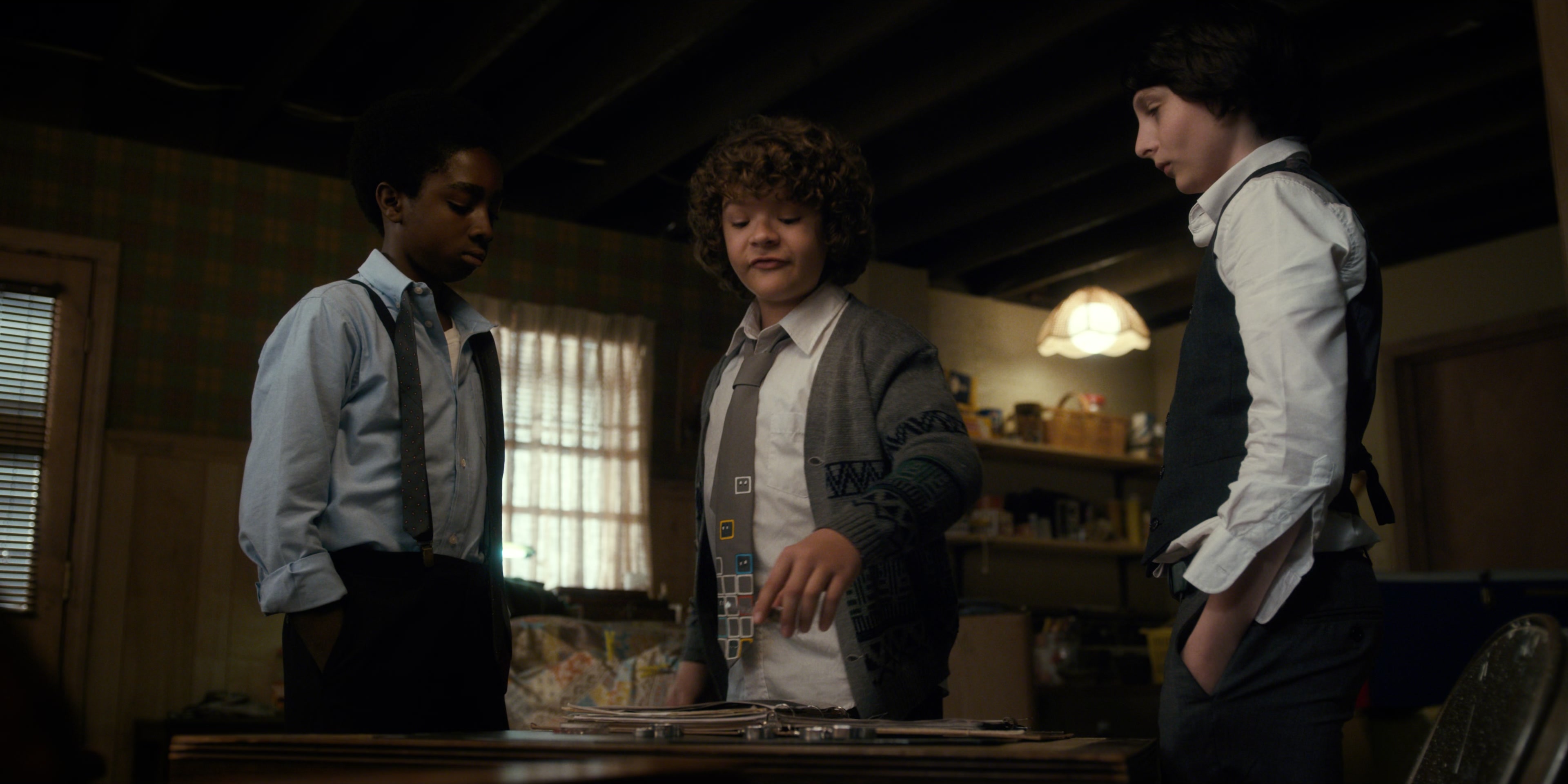 Stranger Things (2016), wide, 2.00:1 — film still