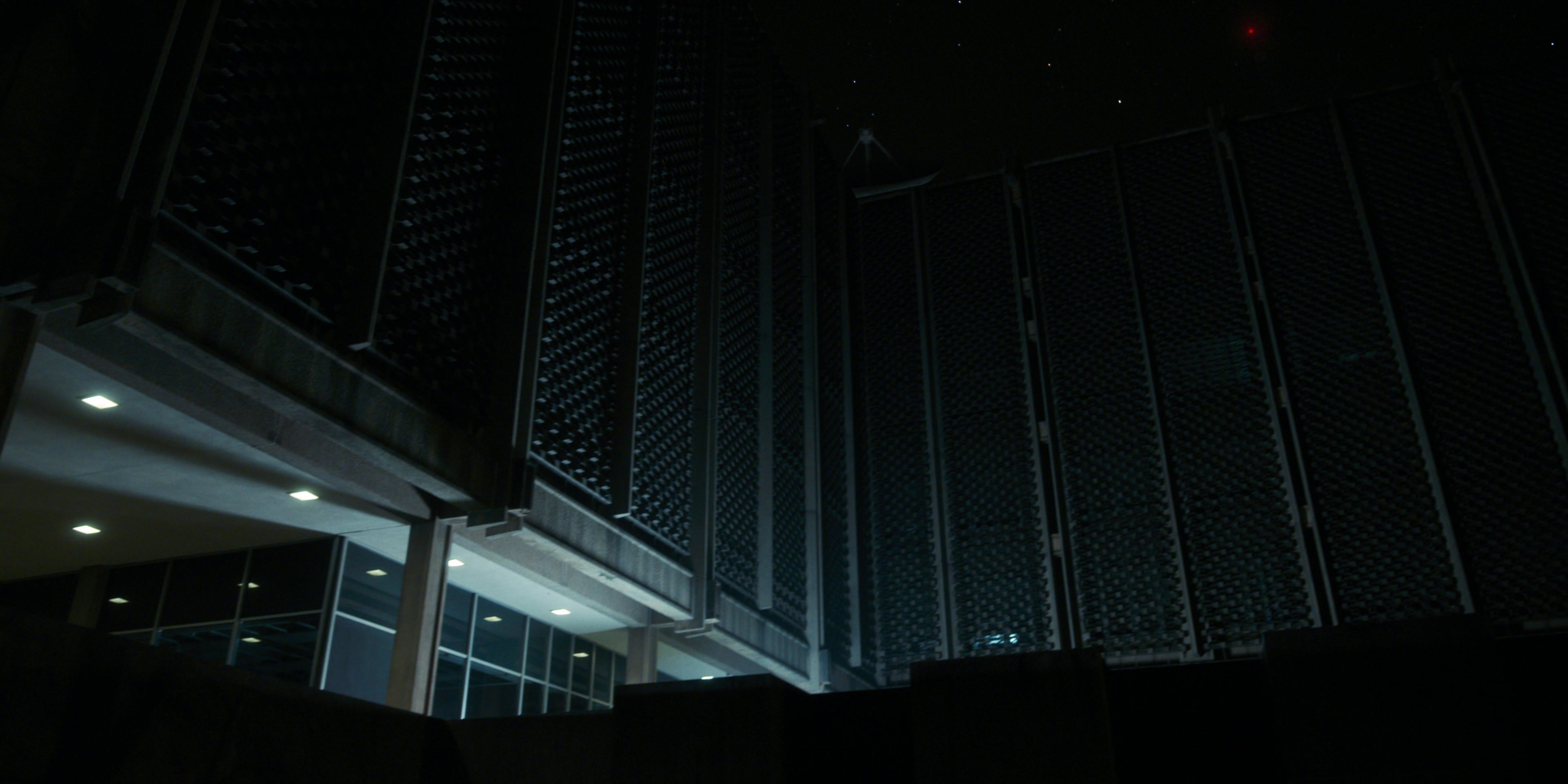 Stranger Things (2016), wide, 2.00:1 — film still