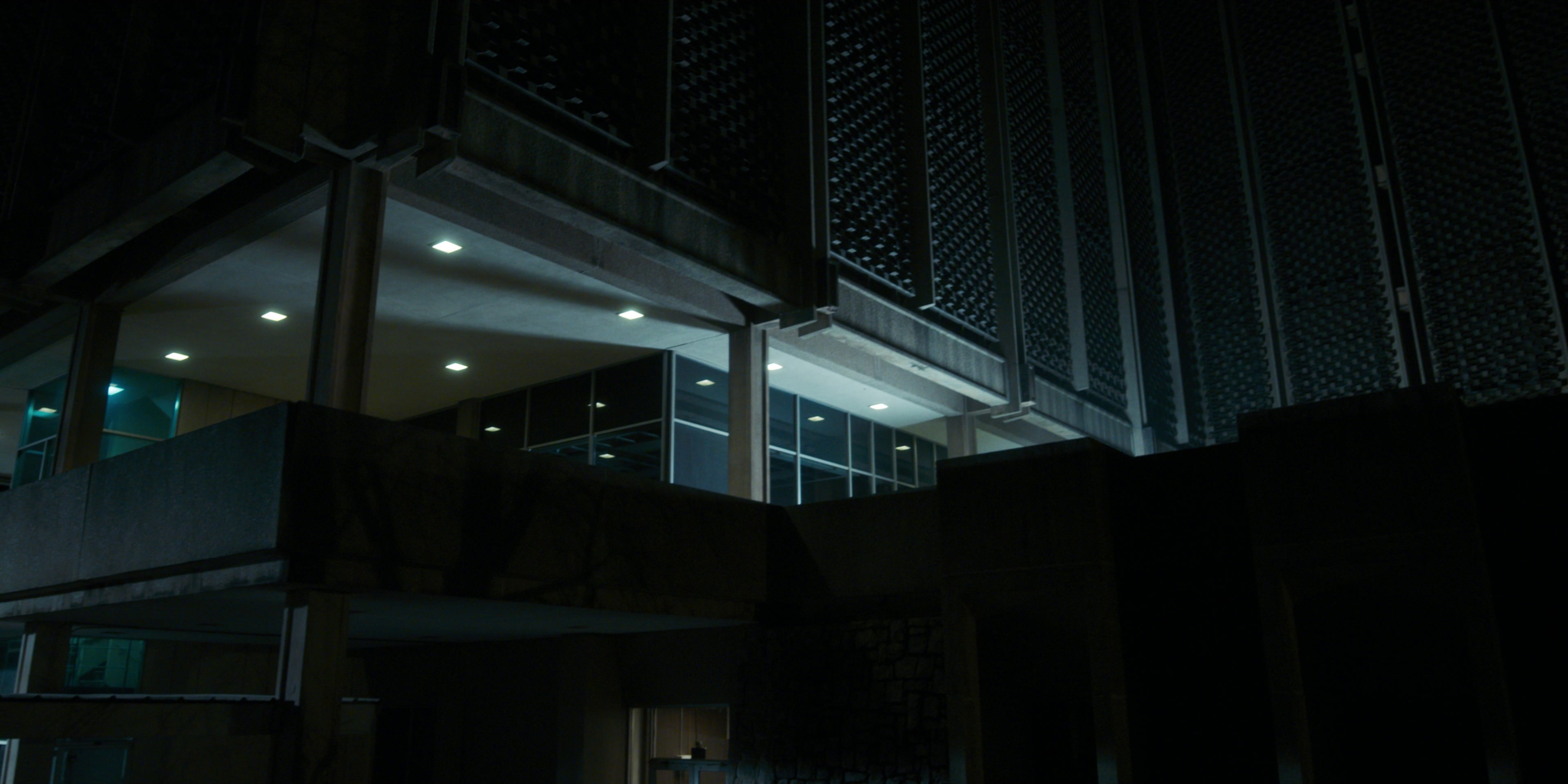 Stranger Things (2016), wide, 2.00:1 — film still