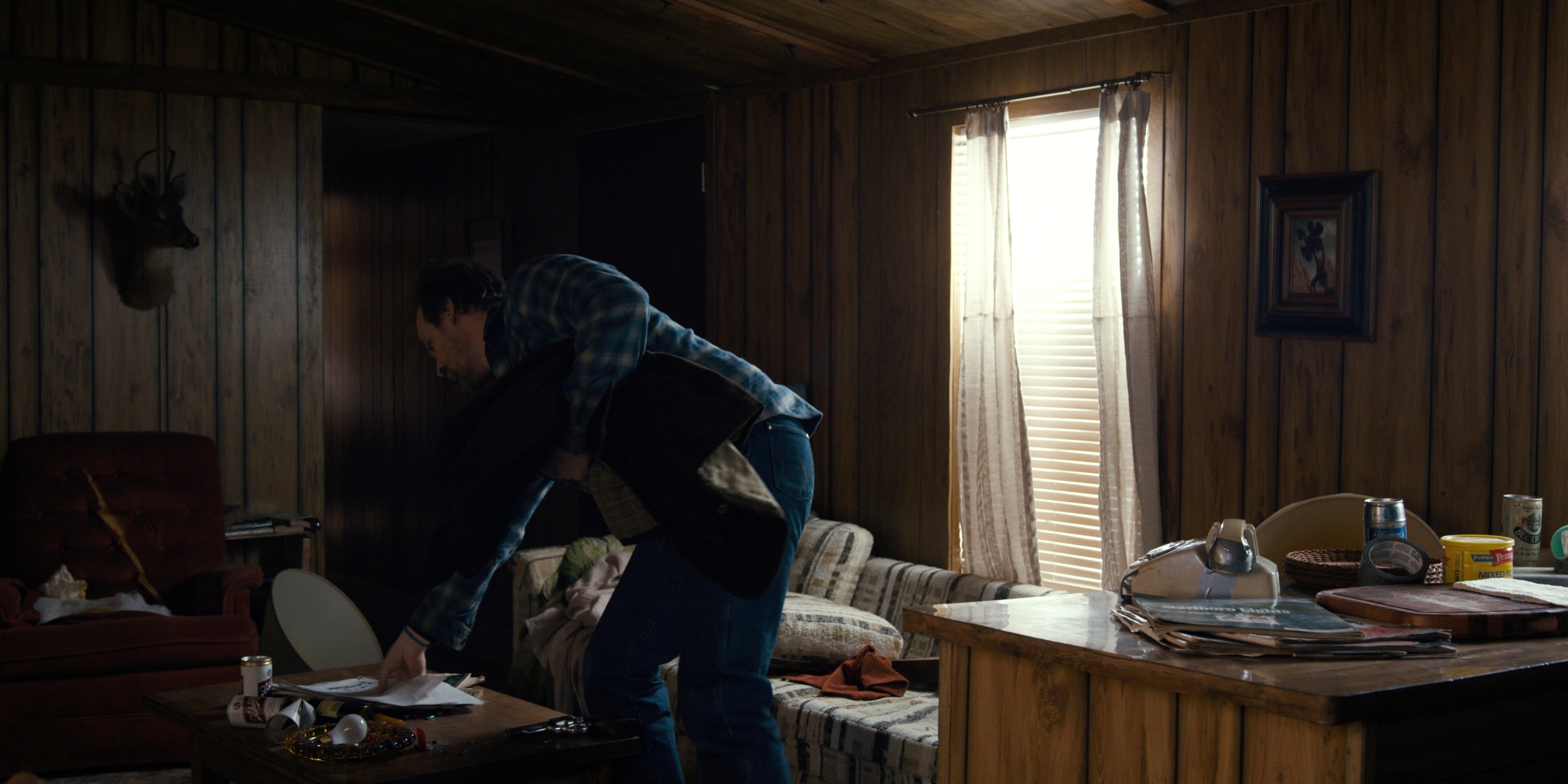 Stranger Things (2016), wide, 2.00:1 — film still