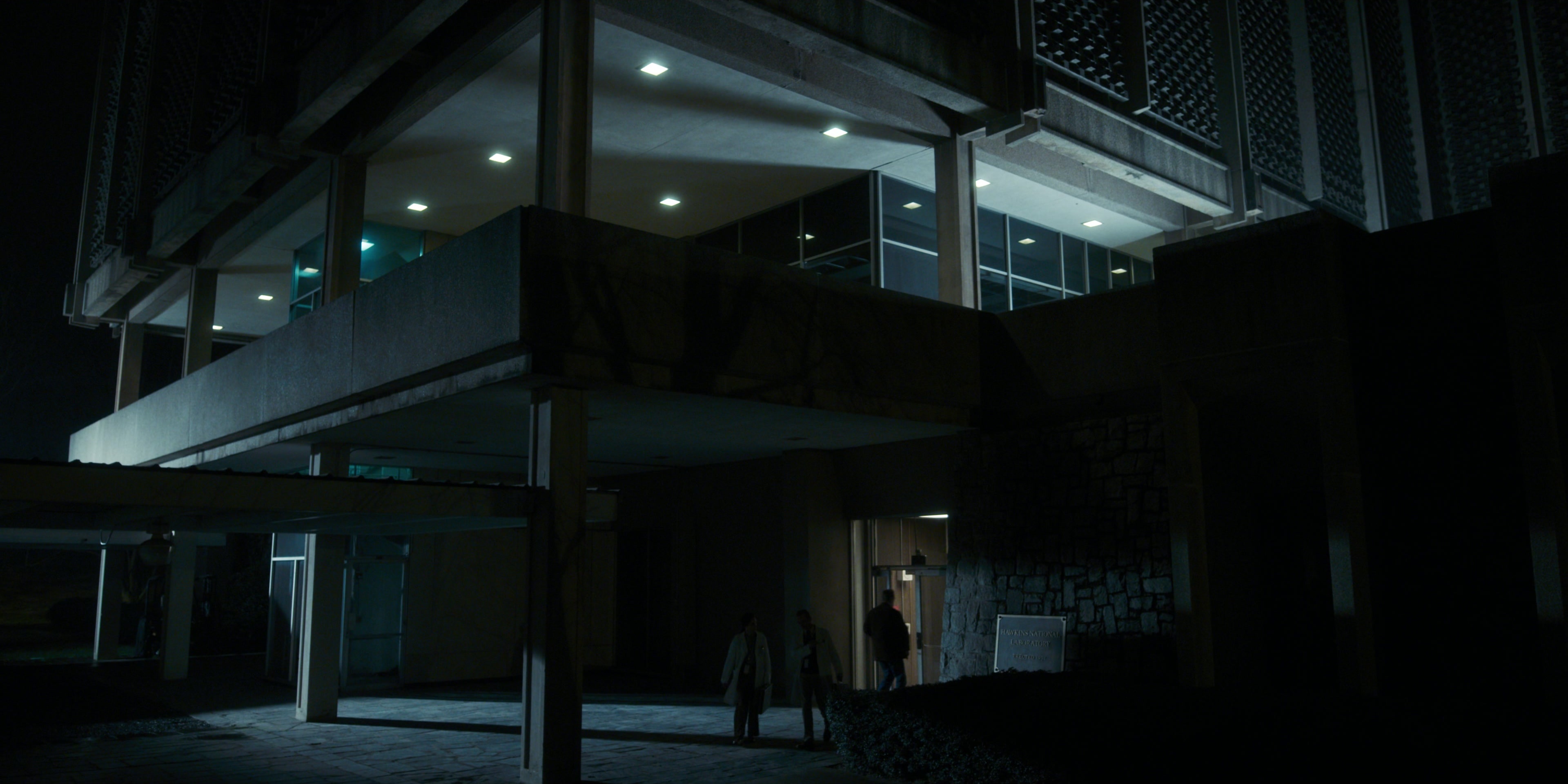 Stranger Things (2016), wide, 2.00:1 — film still