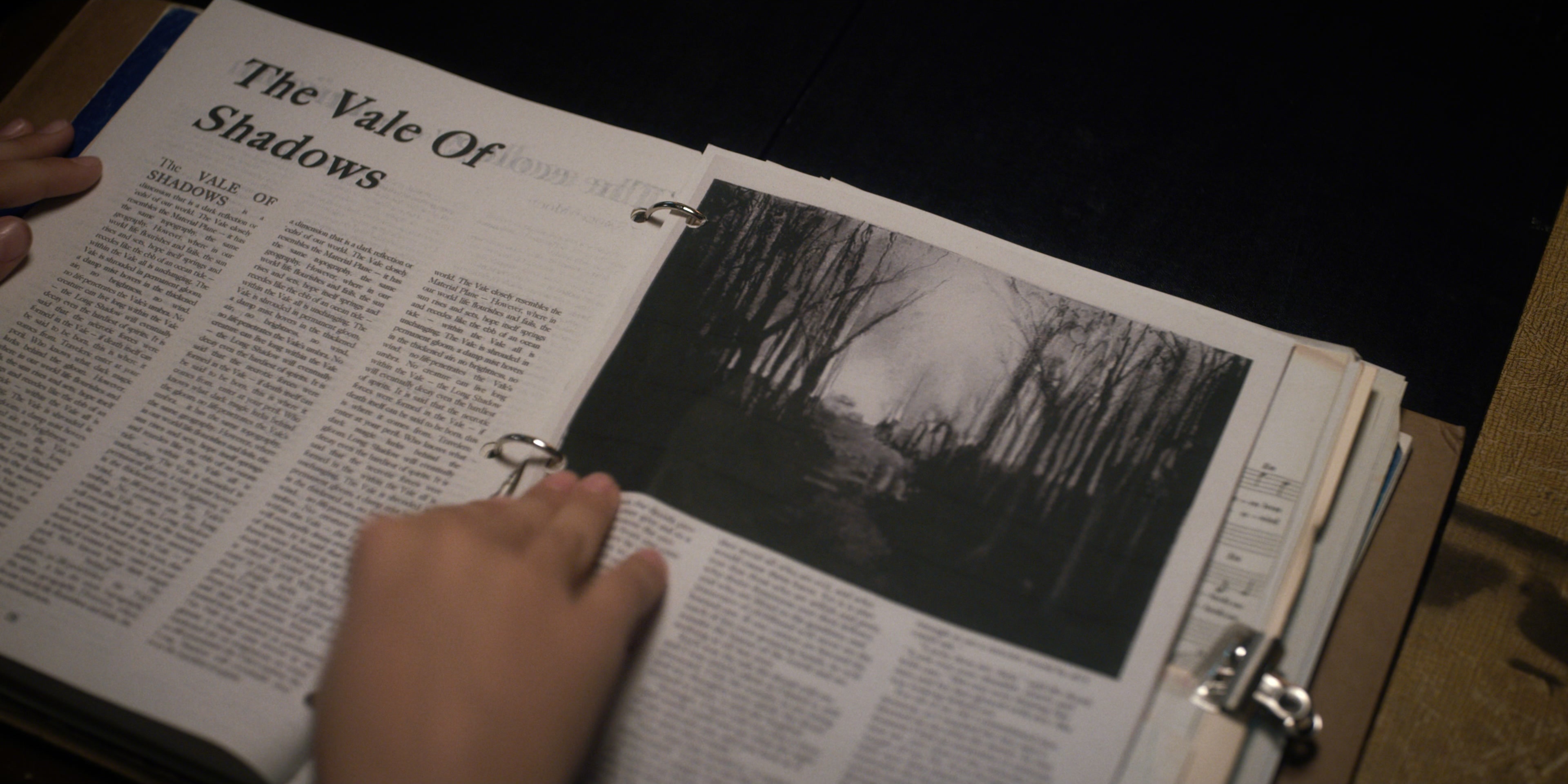 Stranger Things (2016), wide, 2.00:1 — film still