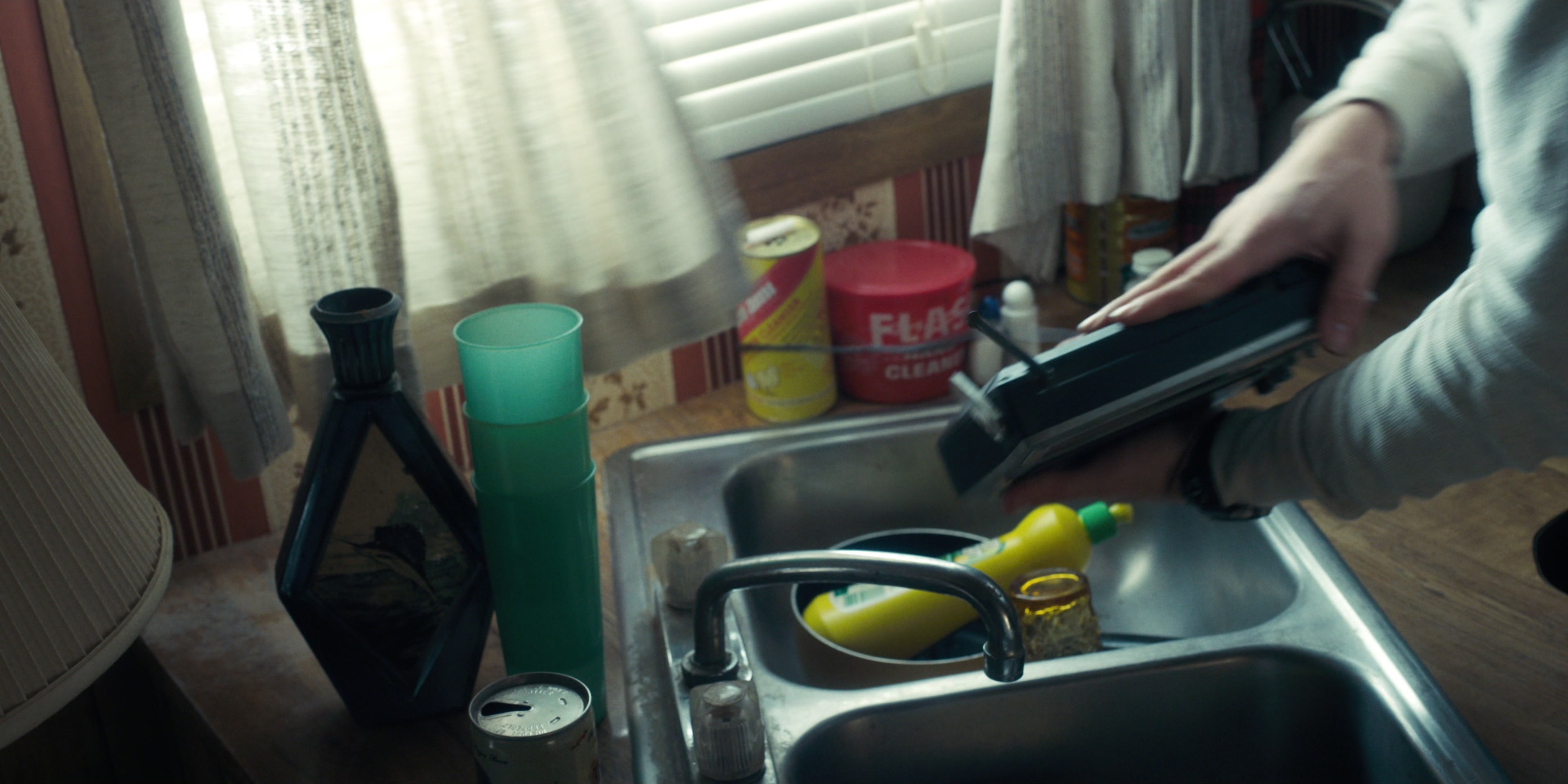 Stranger Things (2016), wide, 2.00:1 — film still
