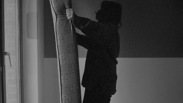 Frame from Je tu il elle — people, action, show
