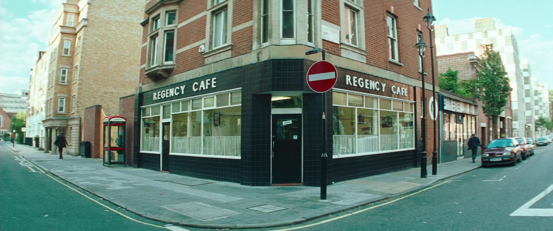 Layer Cake (2004), wide, 2.40:1 — film still