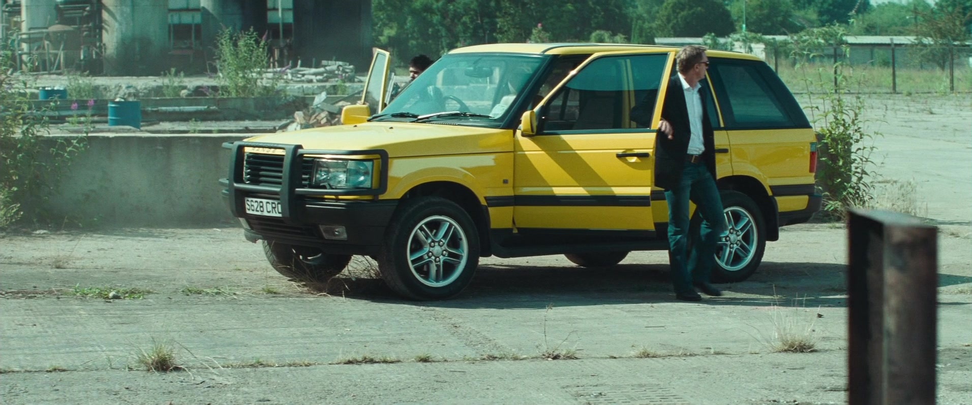 Layer Cake (2004), wide, 2.40:1 — film still