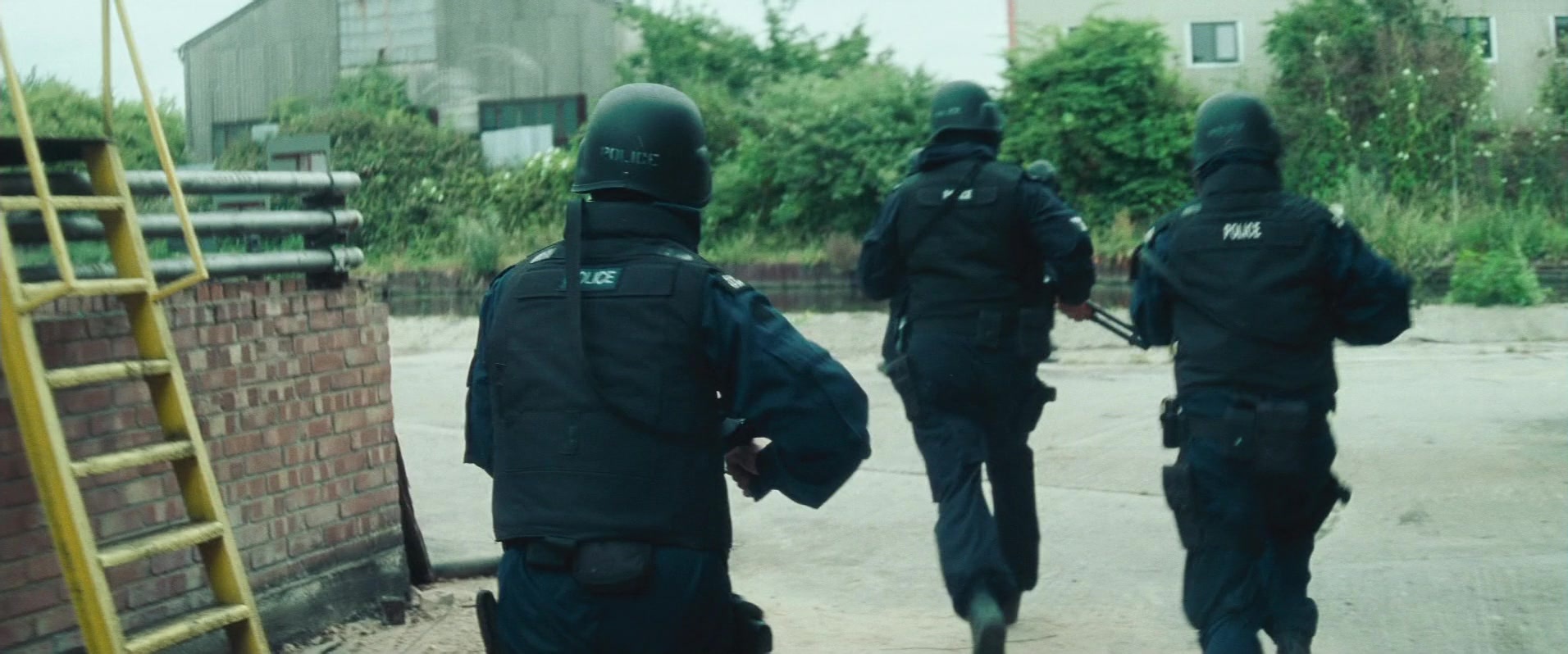 Layer Cake (2004), wide, 2.40:1 — film still