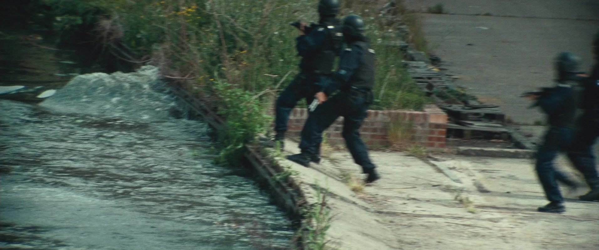 Layer Cake (2004), wide, 2.40:1 — film still