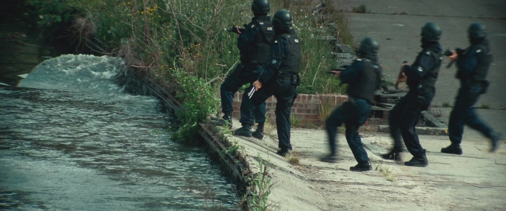 Layer Cake (2004), wide, 2.40:1 — film still