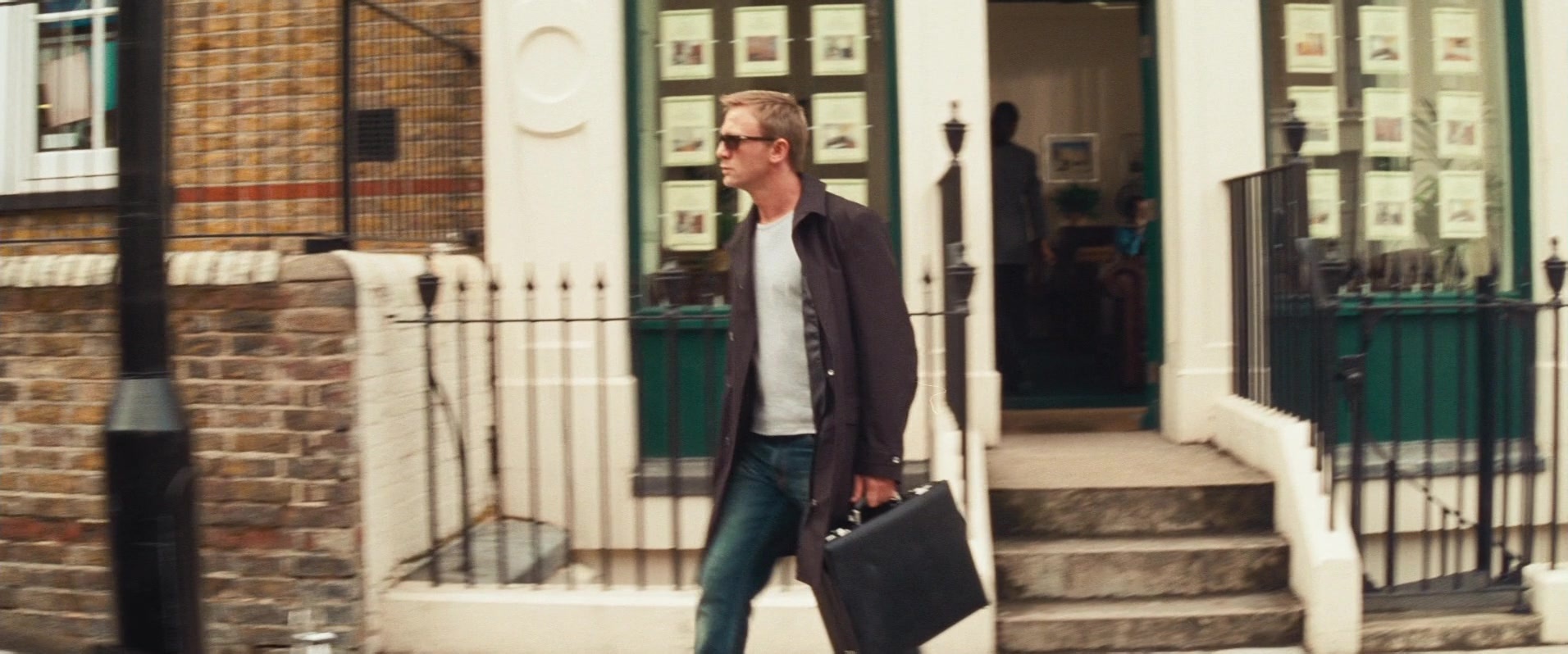 Layer Cake (2004), wide, 2.40:1 — film still