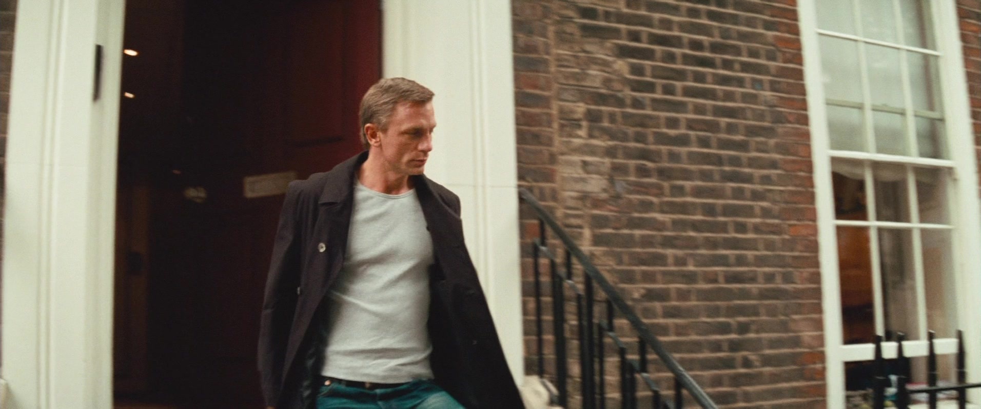 Layer Cake (2004), wide, 2.40:1 — film still