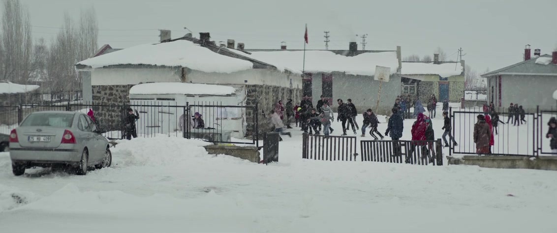 Kuru Otlar Üstüne (2023), wide, 2.39:1 — film still