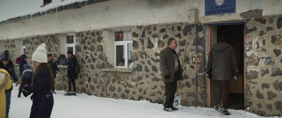 Kuru Otlar Üstüne (2023), wide, 2.39:1 — film still