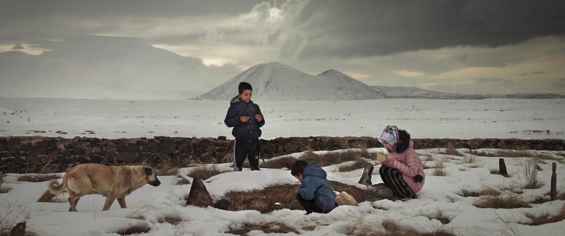 Kuru Otlar Üstüne (2023), wide, 2.39:1 — film still