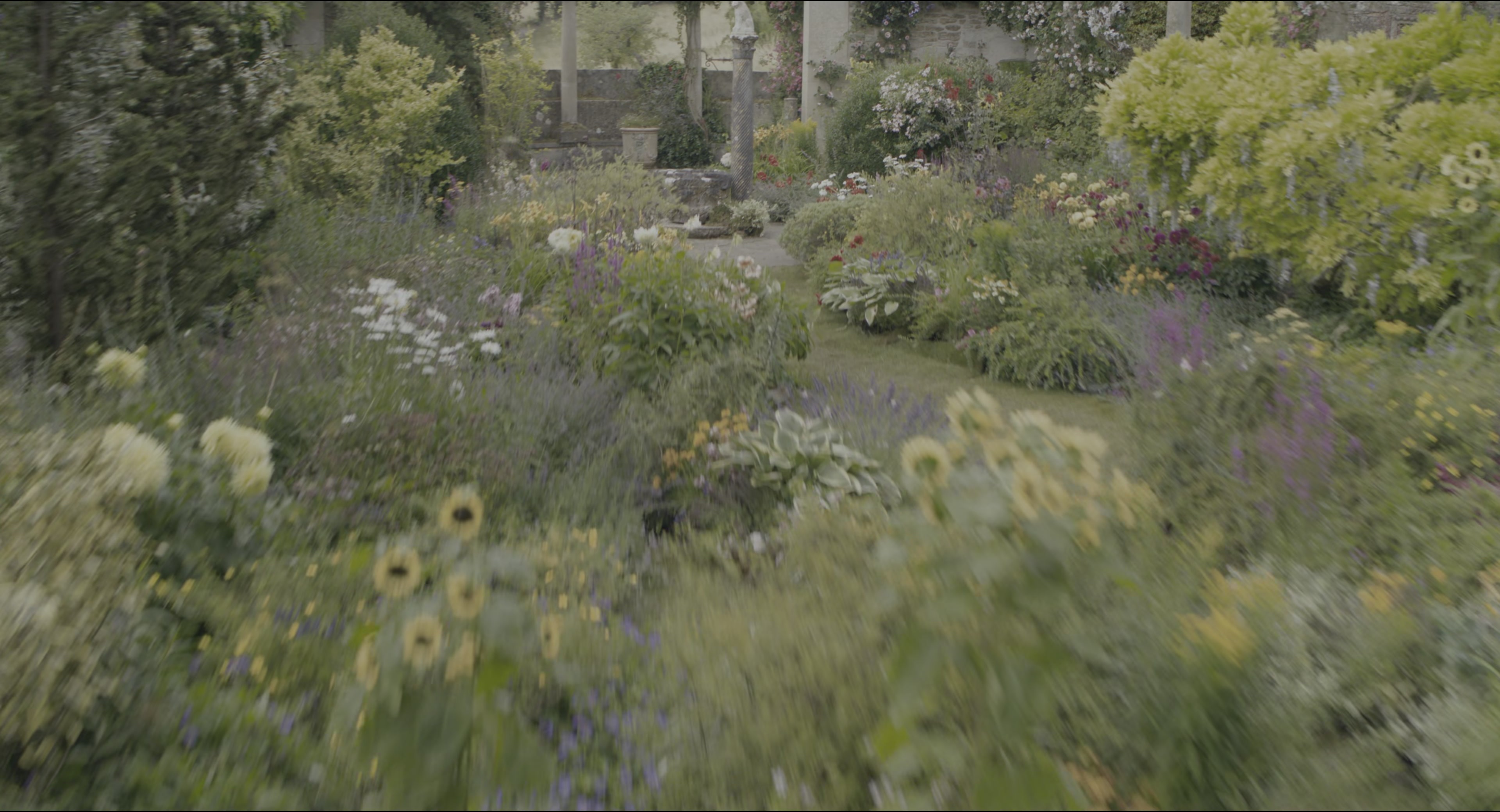 The Secret Garden (2020), wide, 1.85:1 — film still