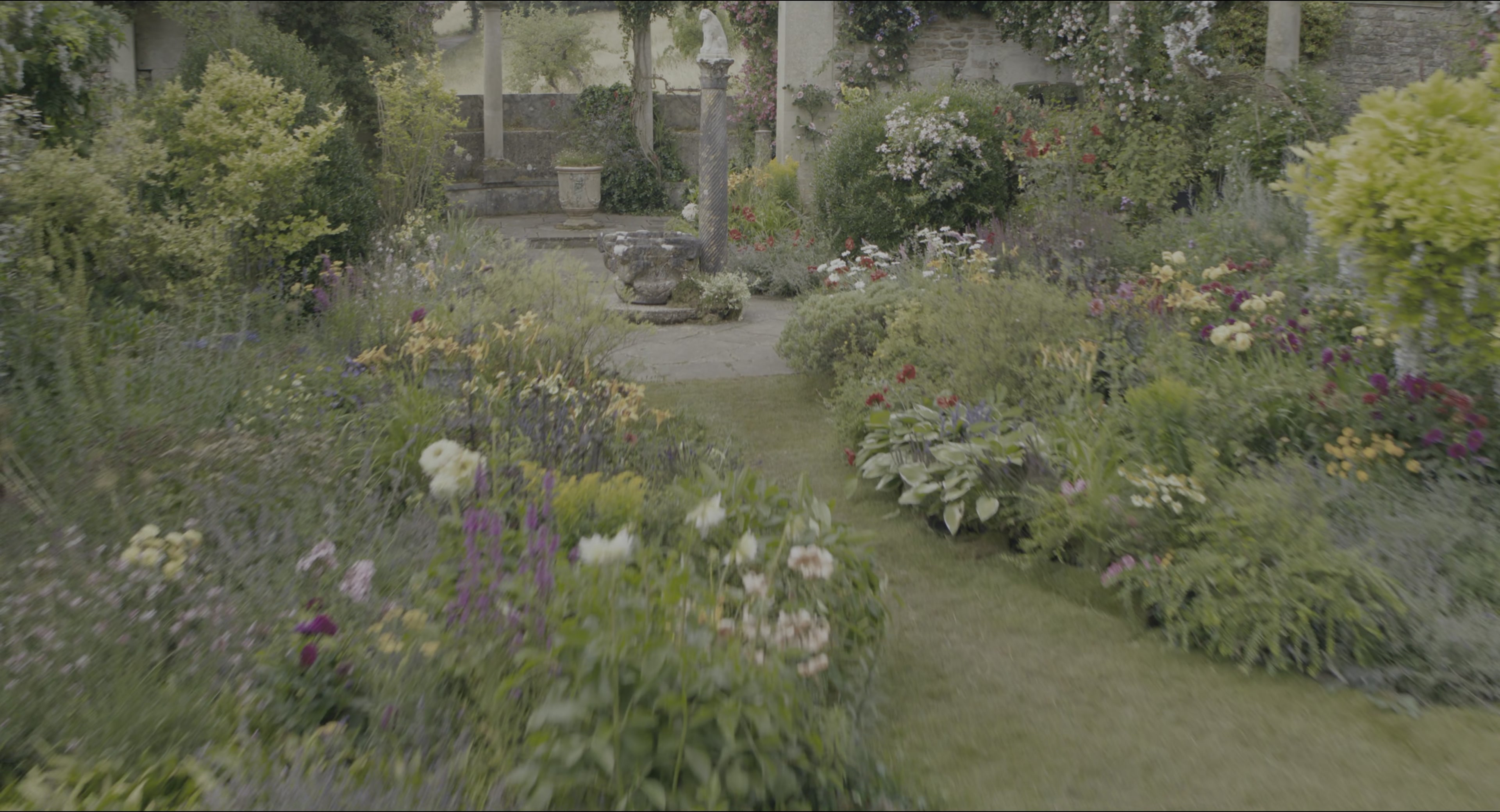 The Secret Garden (2020), wide, 1.85:1 — film still