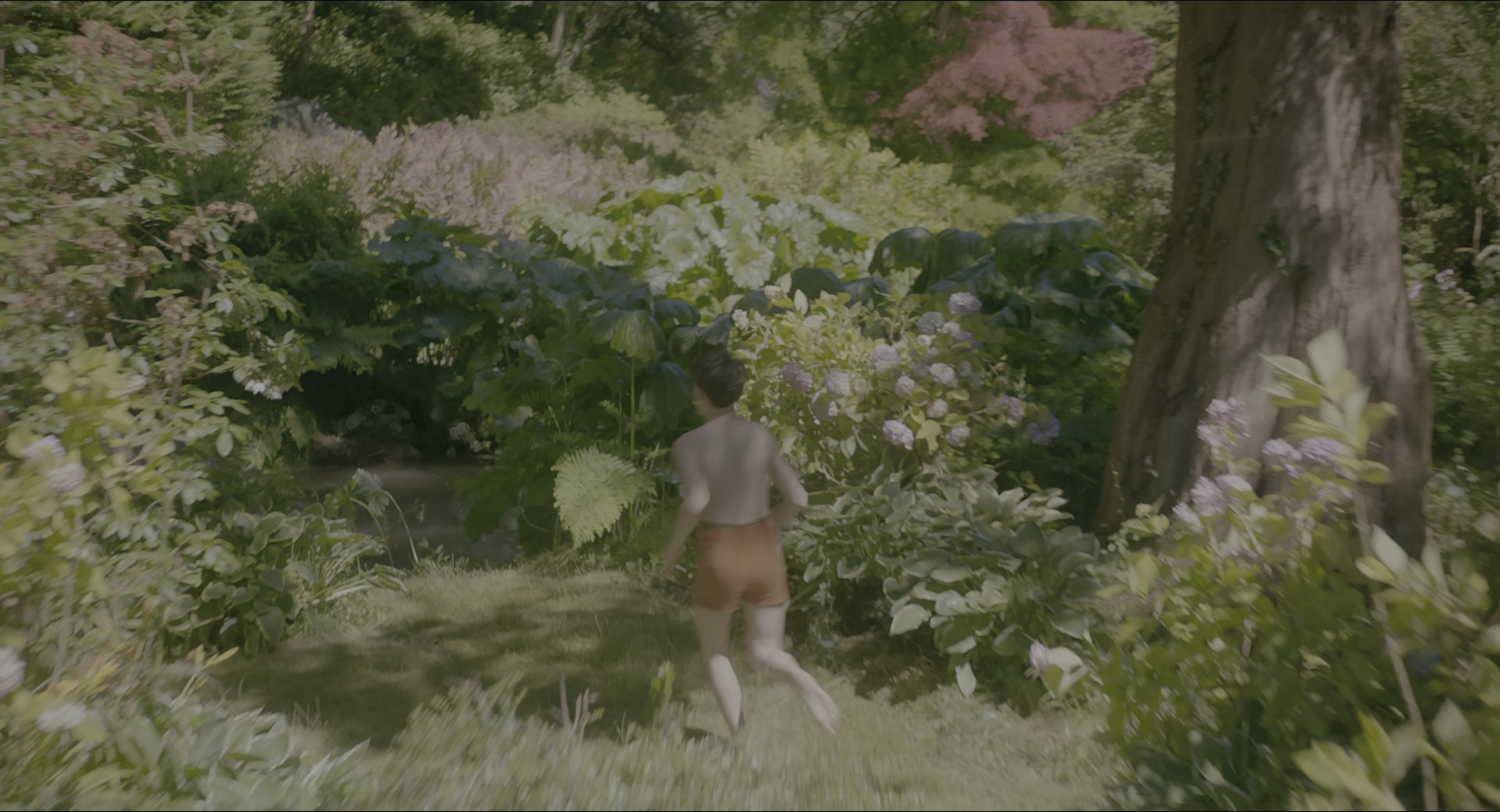 The Secret Garden (2020), wide, 1.85:1 — film still