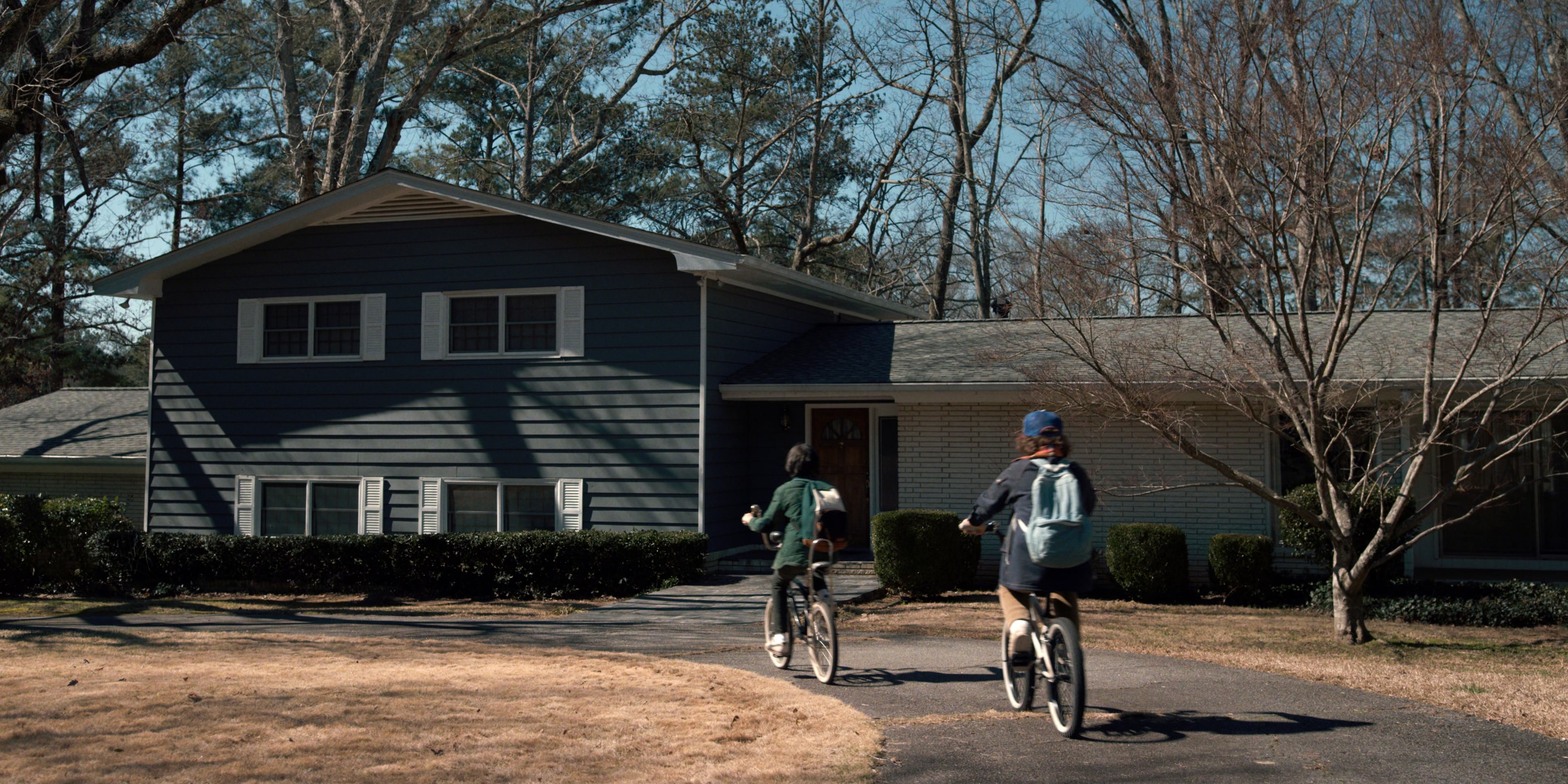 Stranger Things (2016), wide, 2.00:1 — film still