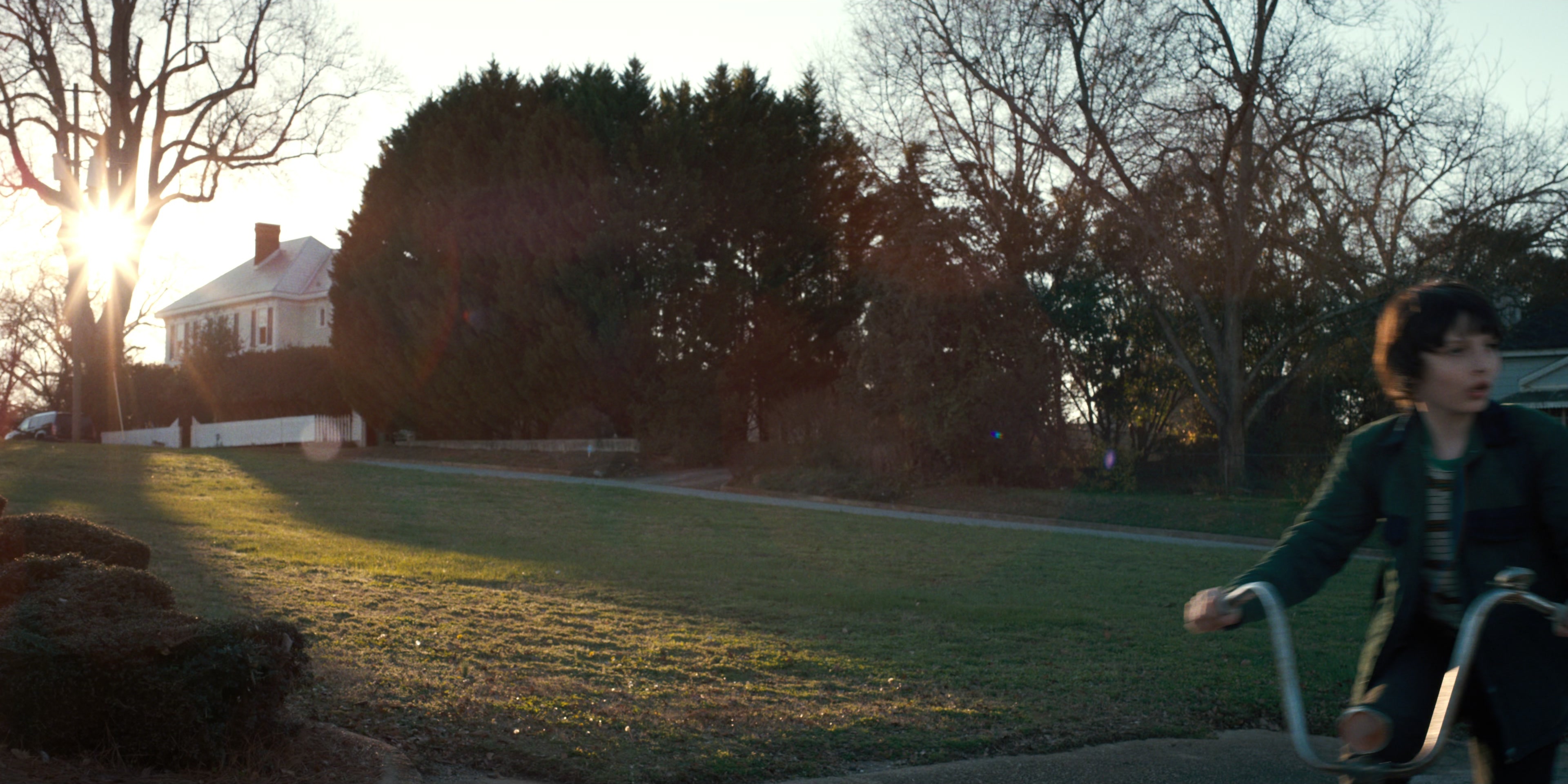 Stranger Things (2016), wide, 2.00:1 — film still
