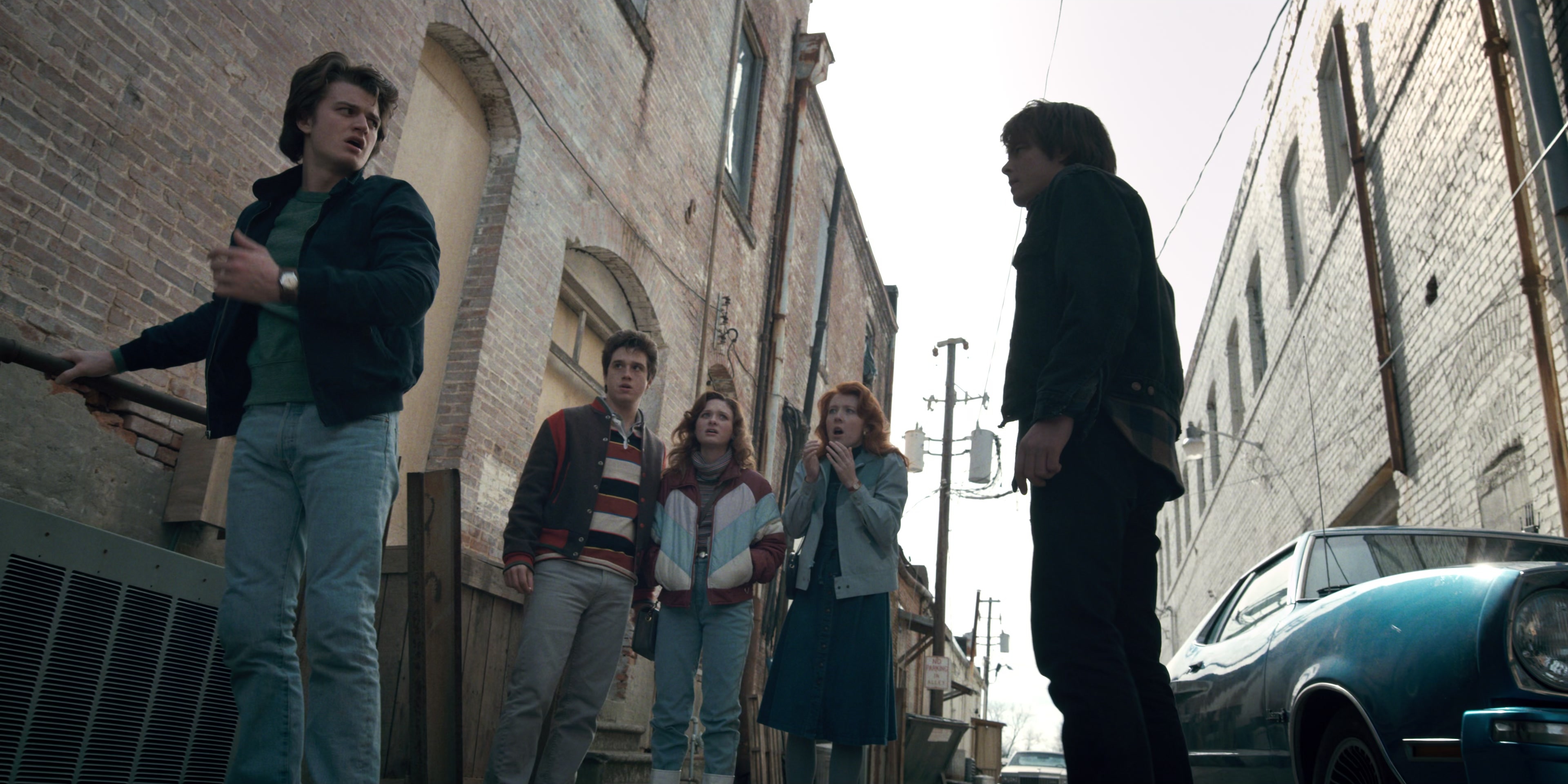 Stranger Things (2016), wide, 2.00:1 — film still