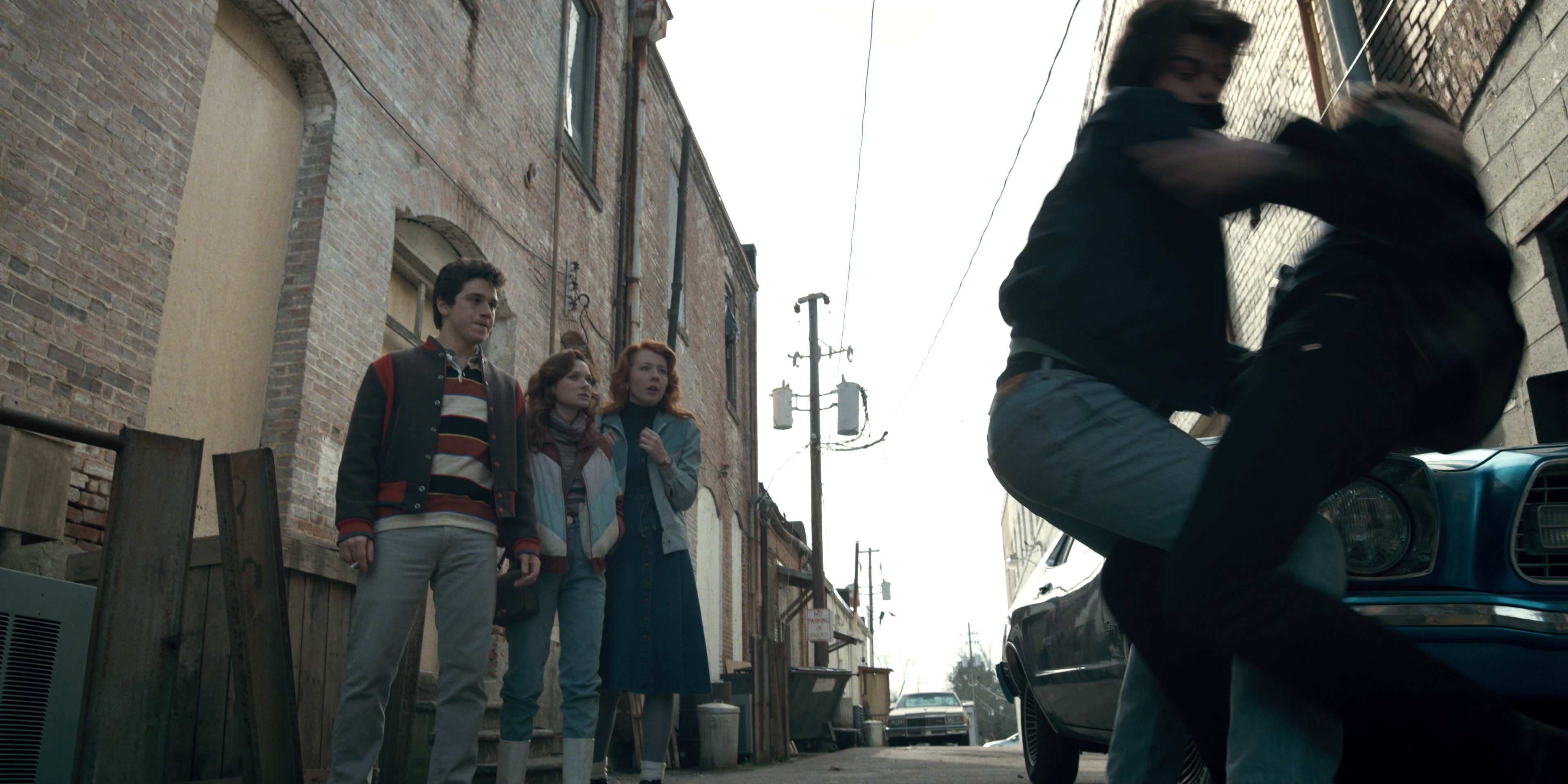 Stranger Things (2016), wide, 2.00:1 — film still