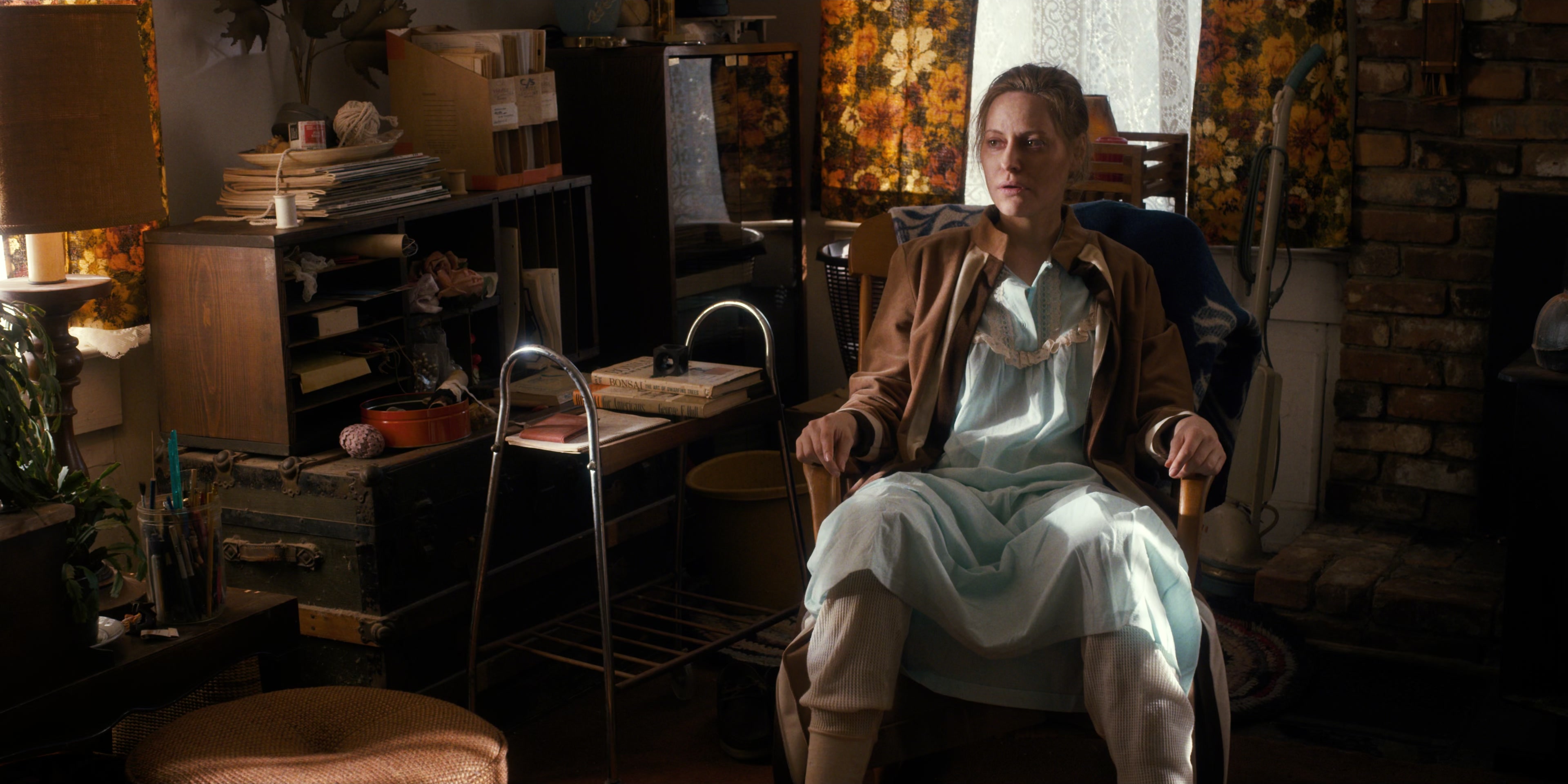 Stranger Things (2016), wide, 2.00:1 — film still