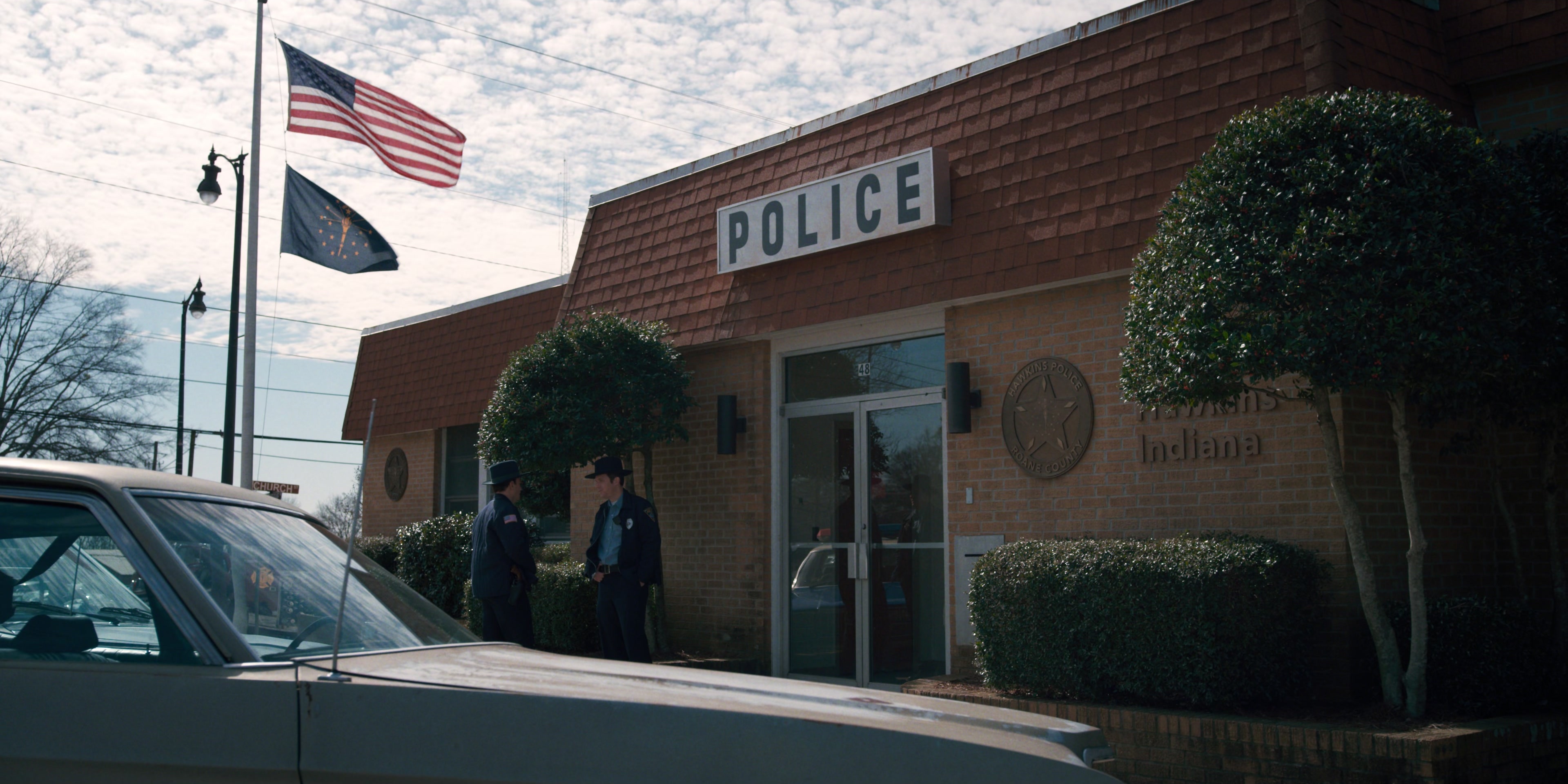 Stranger Things (2016), wide, 2.00:1 — film still