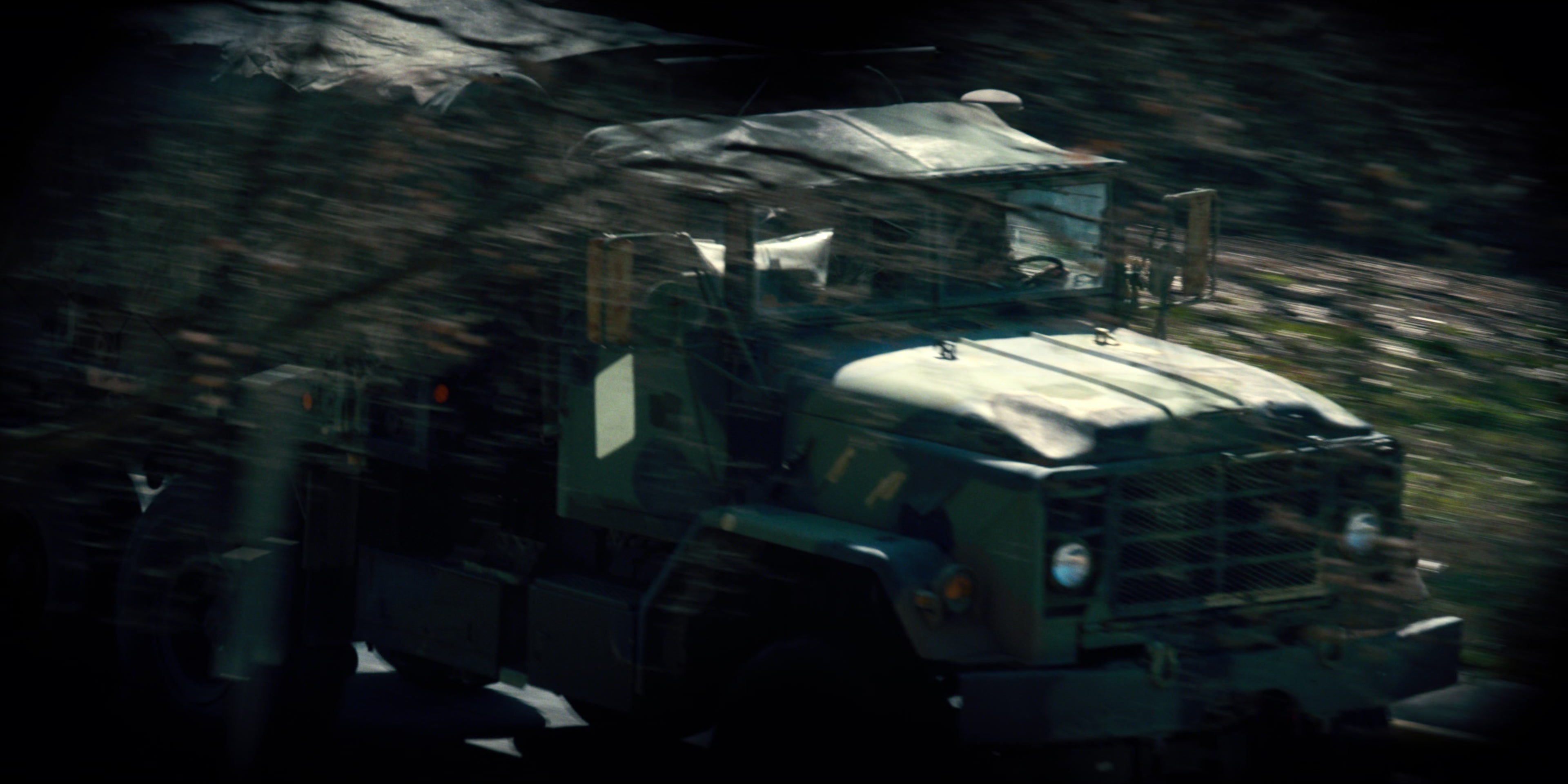 Stranger Things (2016), wide, 2.00:1 — film still