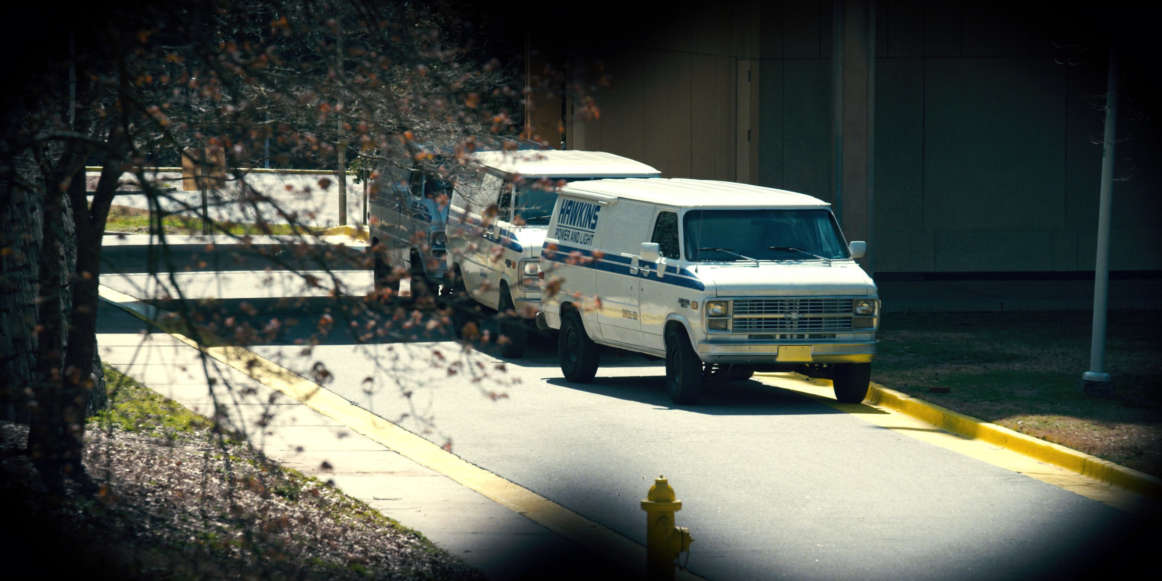 Stranger Things (2016), wide, 2.00:1 — film still