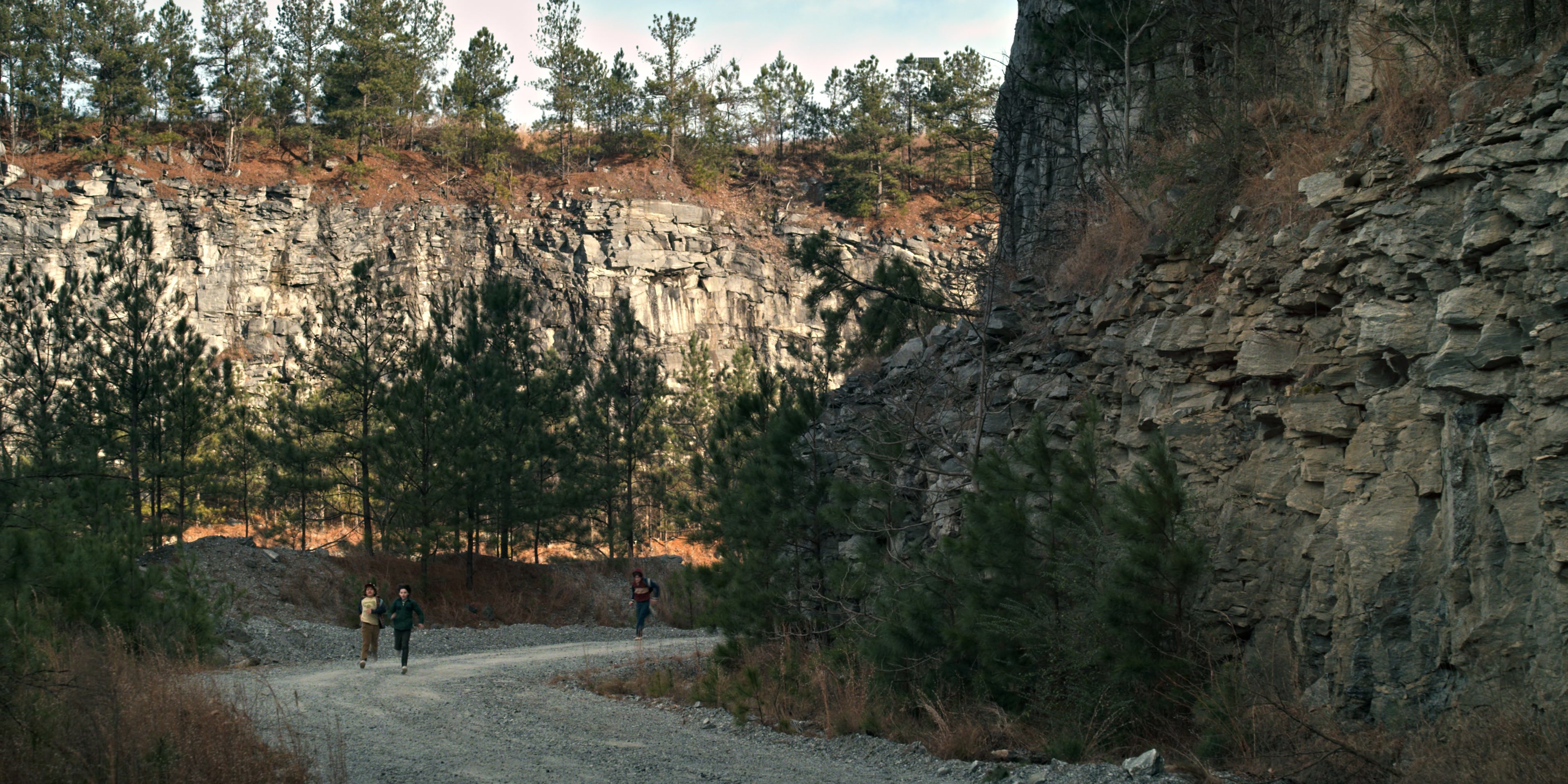 Stranger Things (2016), wide, 2.00:1 — film still
