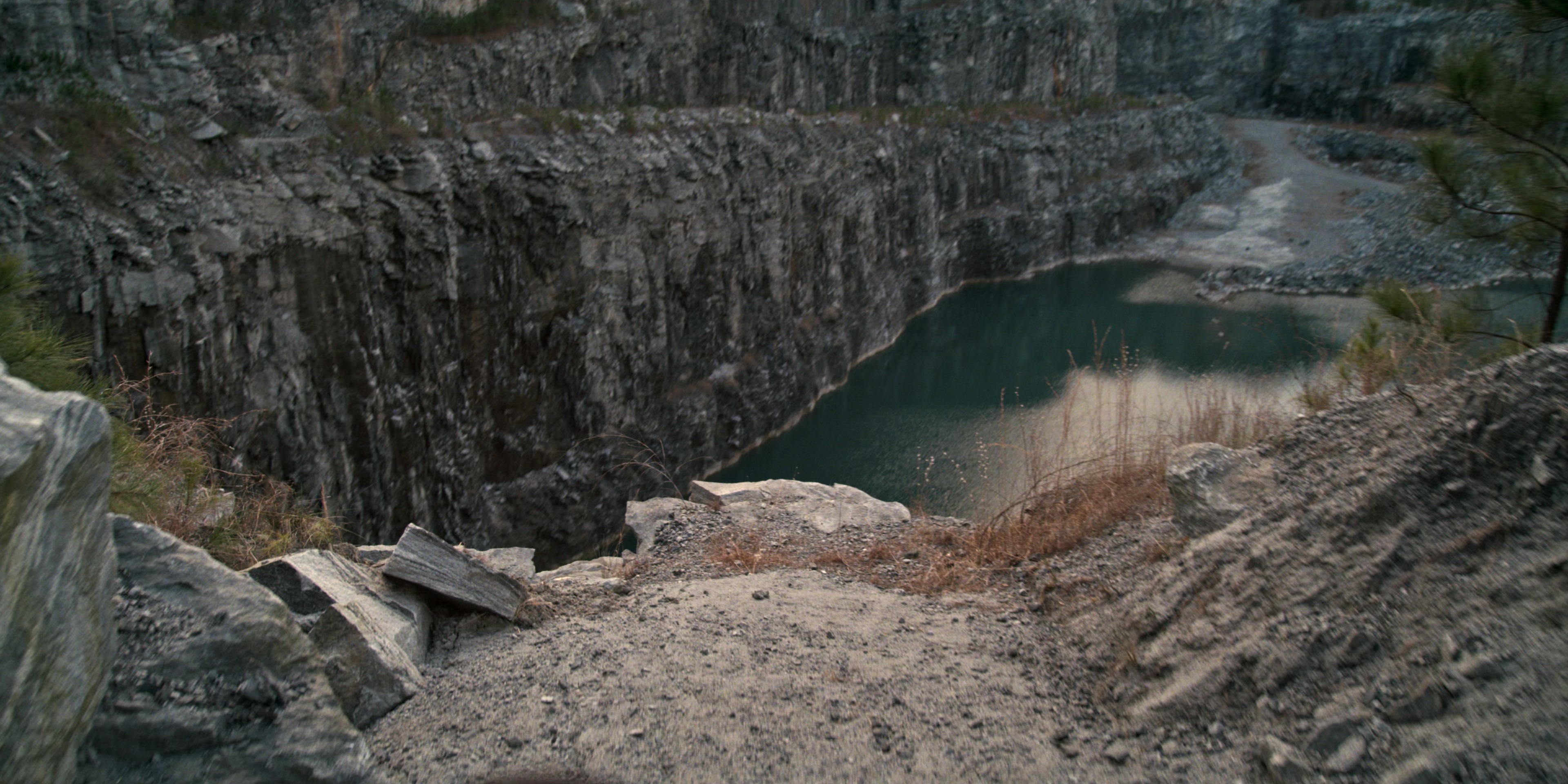 Stranger Things (2016), wide, 2.00:1 — film still