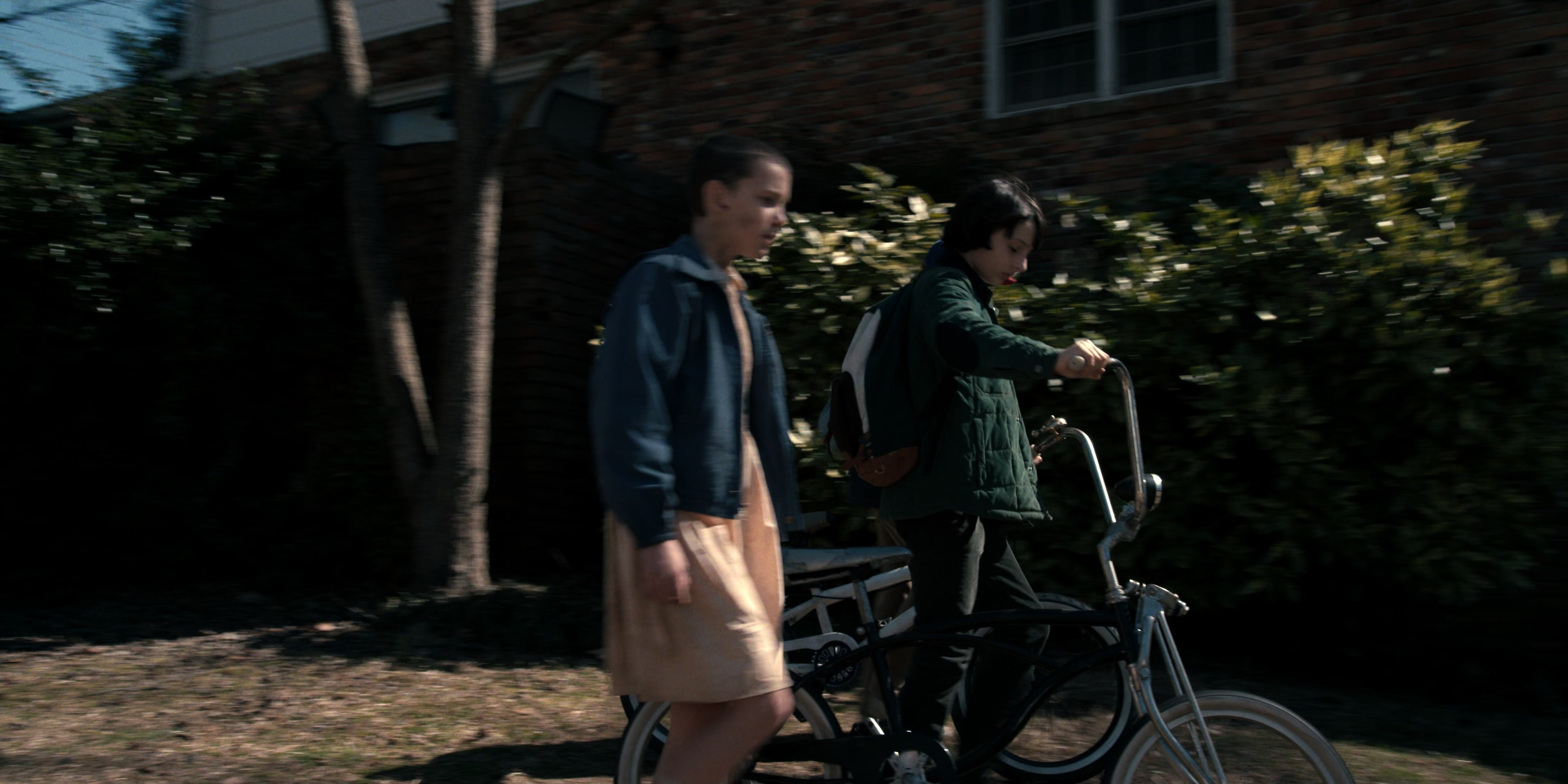 Stranger Things (2016), wide, 2.00:1 — film still
