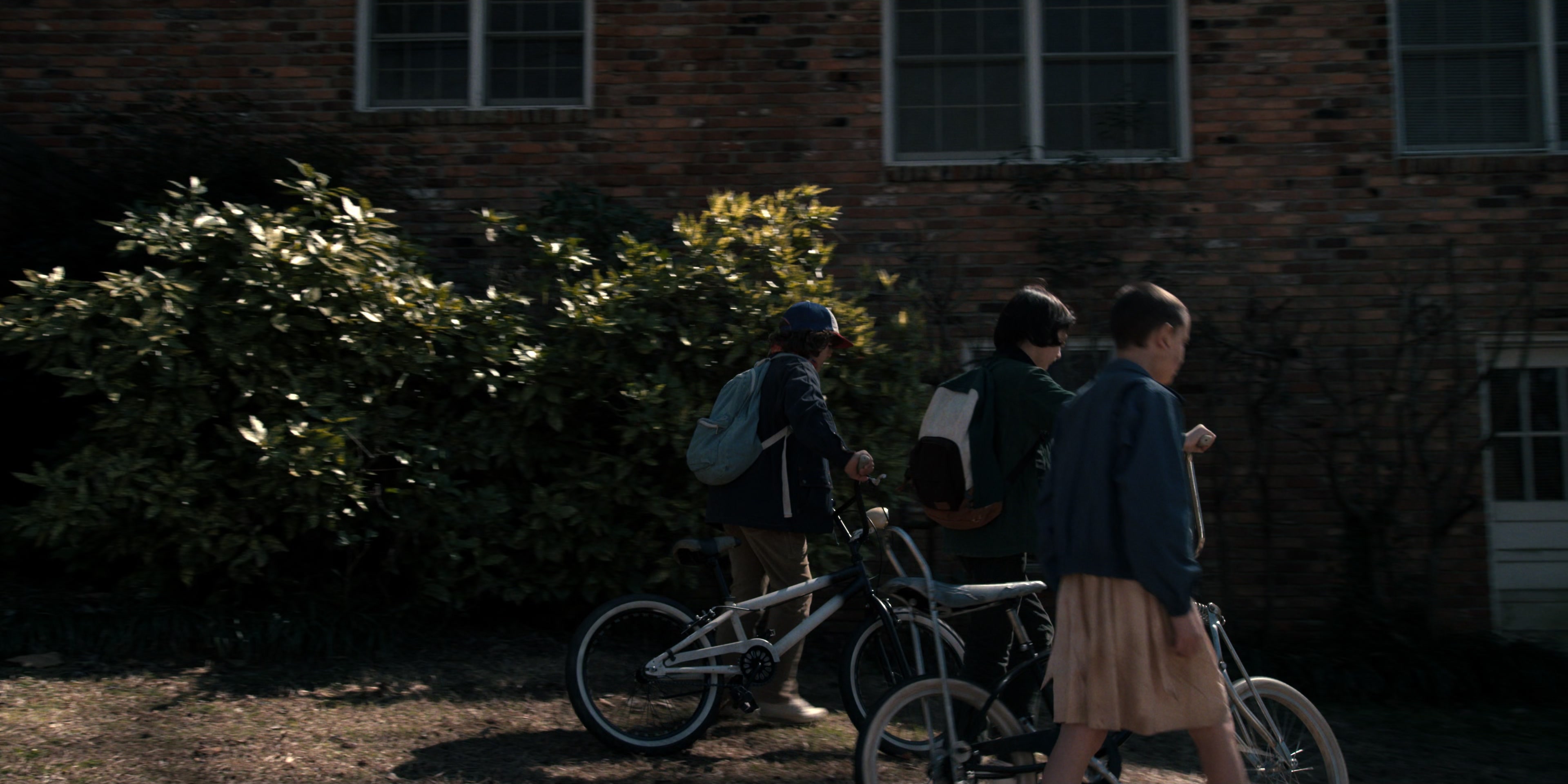 Stranger Things (2016), wide, 2.00:1 — film still