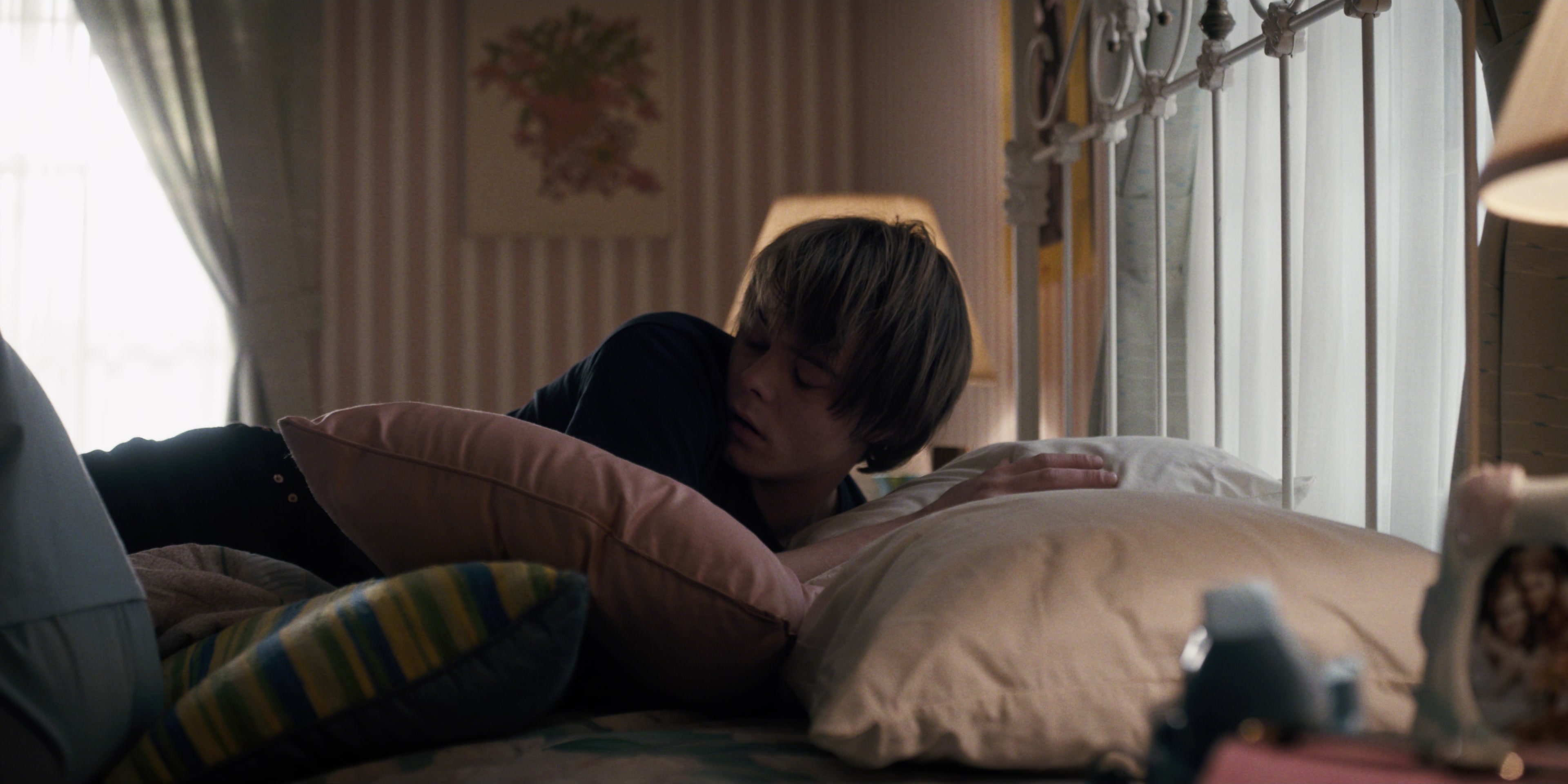 Stranger Things (2016), unknown, 2.00:1 — film still