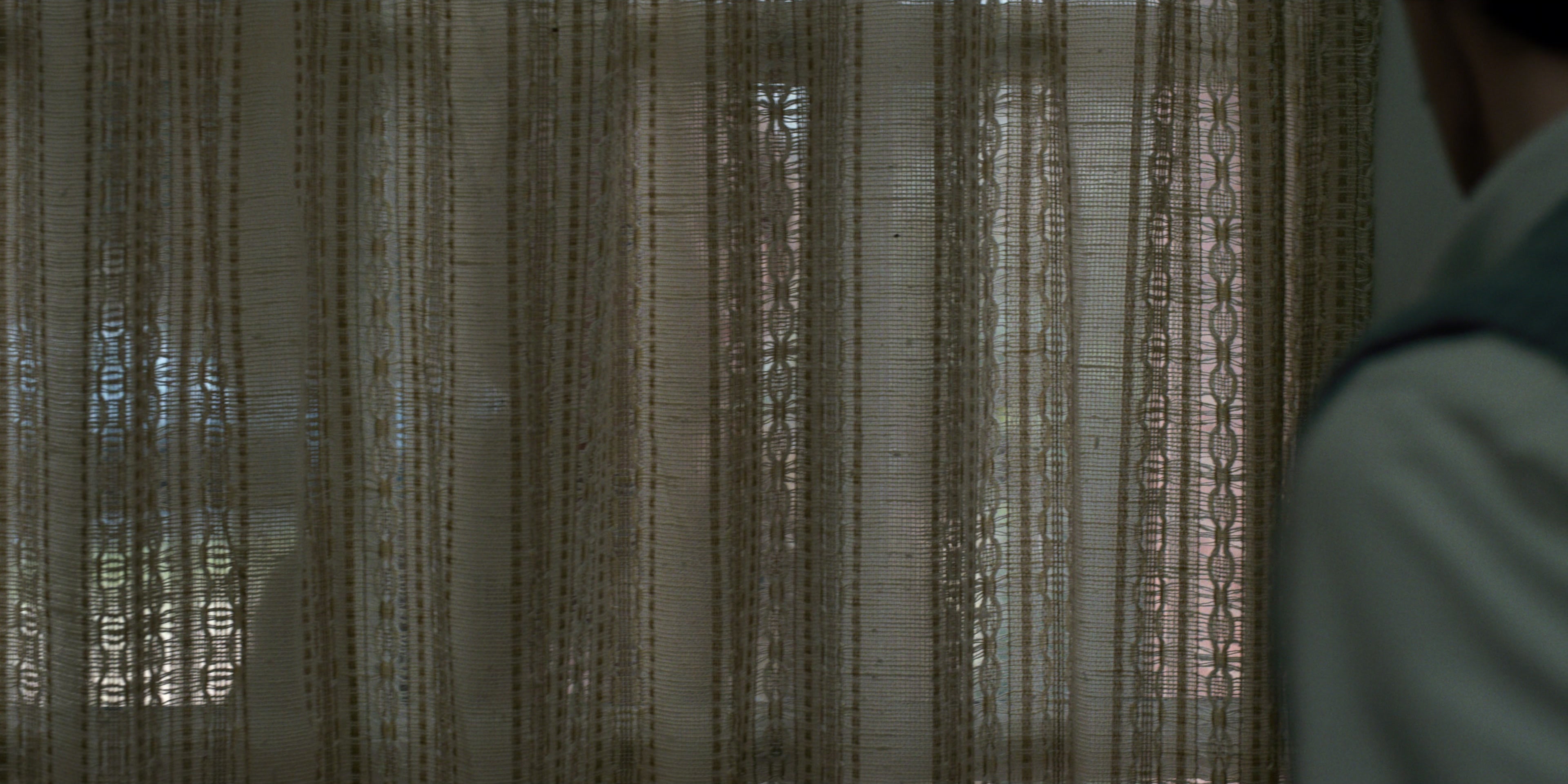 Stranger Things (2016), wide, 2.00:1 — film still