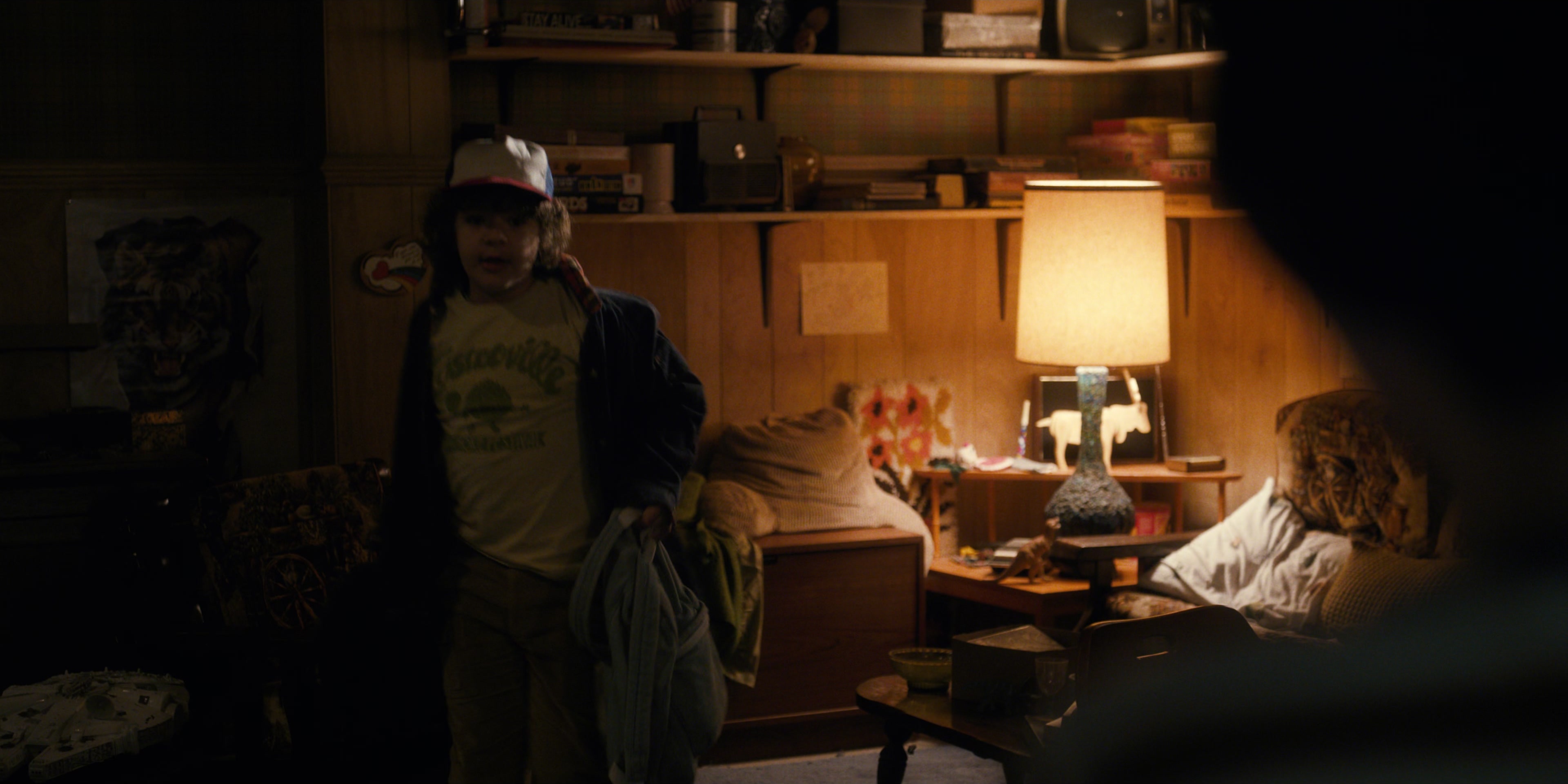 Stranger Things (2016), wide, 2.00:1 — film still