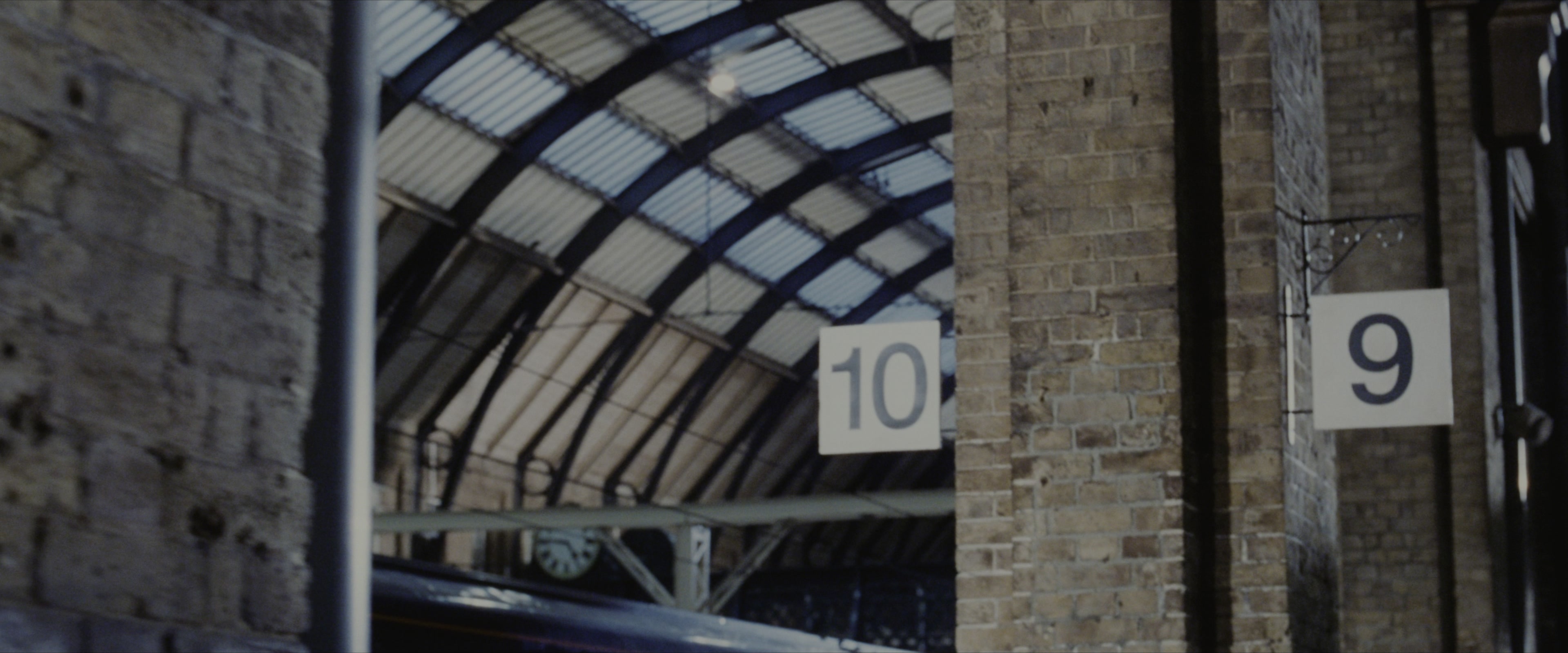 Harry Potter and the Sorcerer's Stone (2001), wide, 2.40:1 — film still
