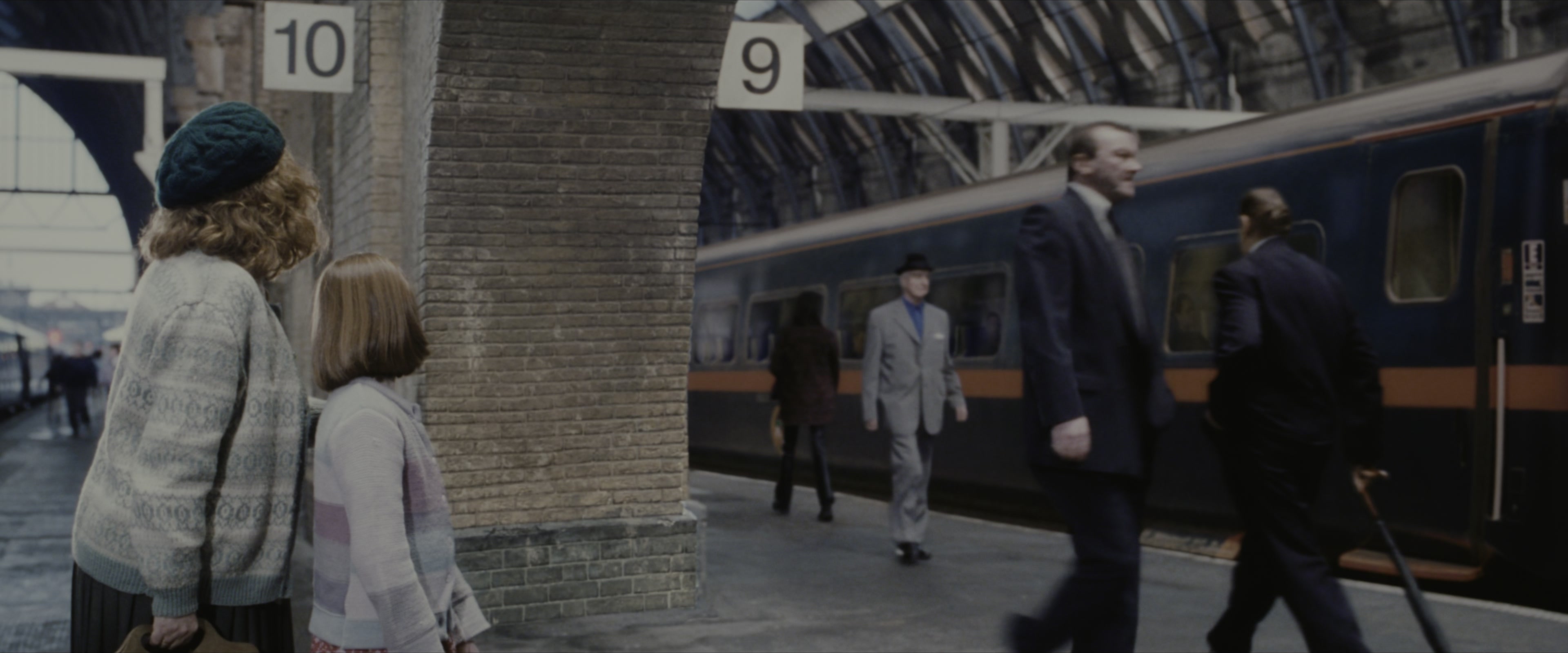 Harry Potter and the Sorcerer's Stone (2001), wide, 2.40:1 — film still