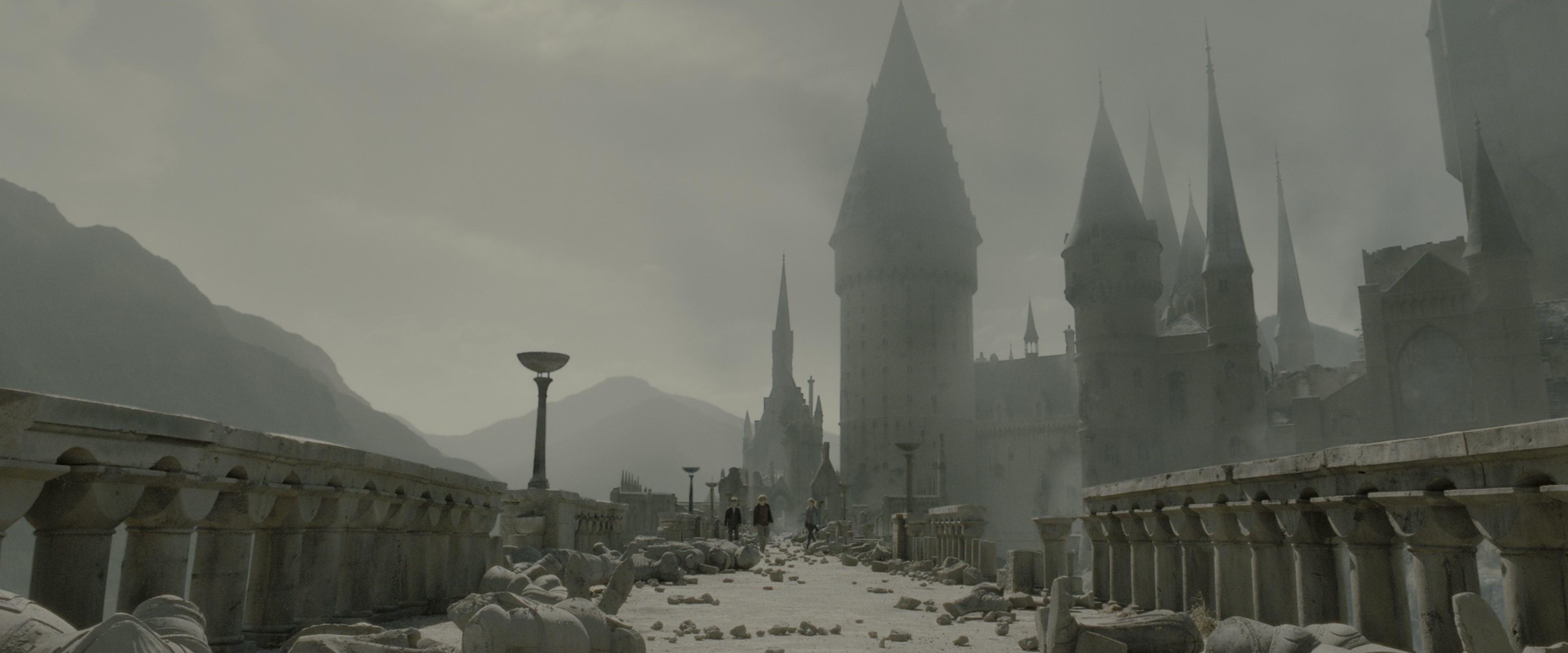 Harry Potter and the Deathly Hallows - Part 2 (2011), wide, 2.40:1 — film still