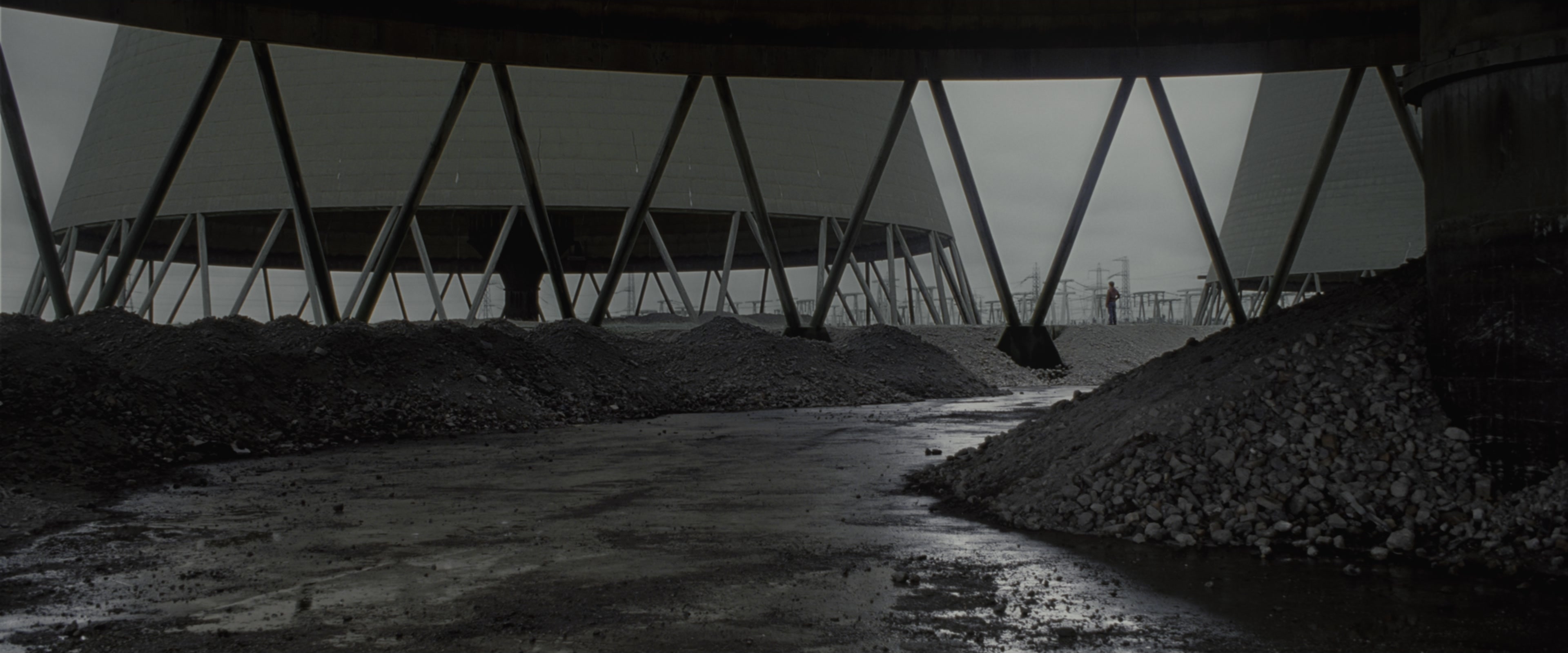 Harry Potter and the Deathly Hallows - Part 1 (2010), wide, 2.40:1 — film still