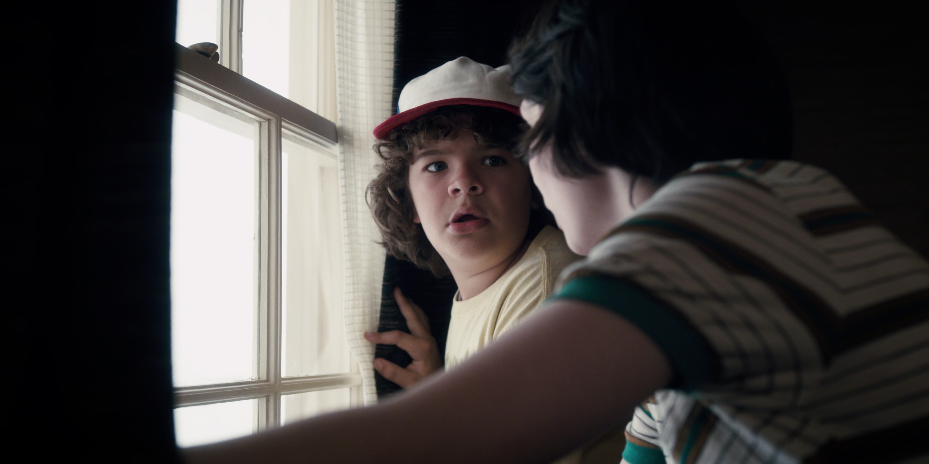 Stranger Things (2016), wide, 2.00:1 — film still