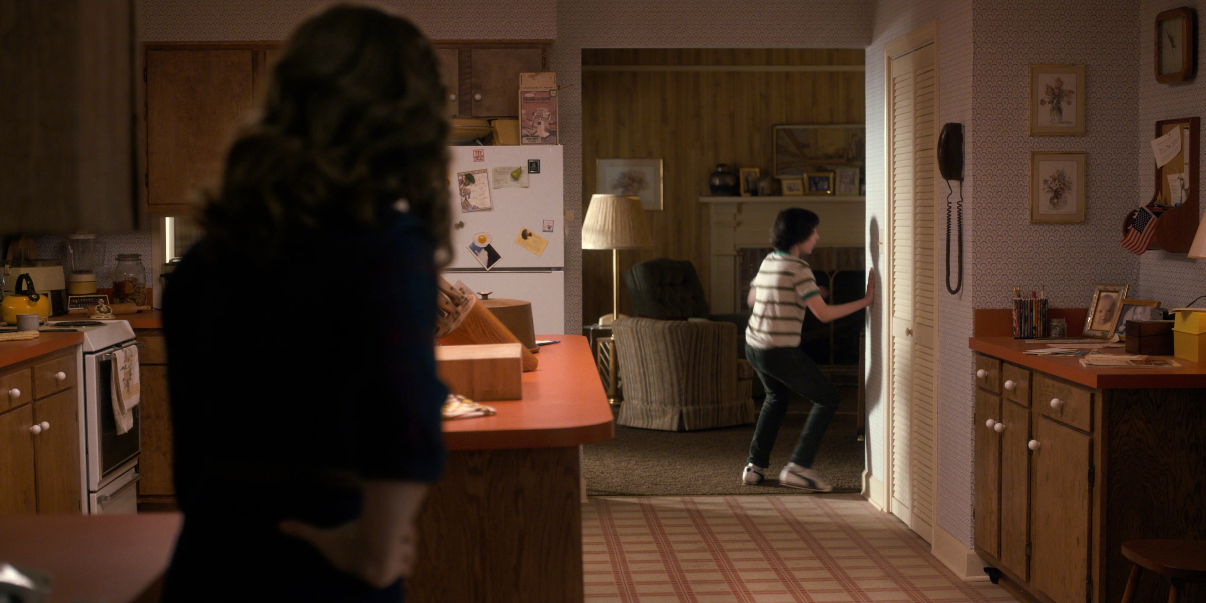 Stranger Things (2016), wide, 2.00:1 — film still