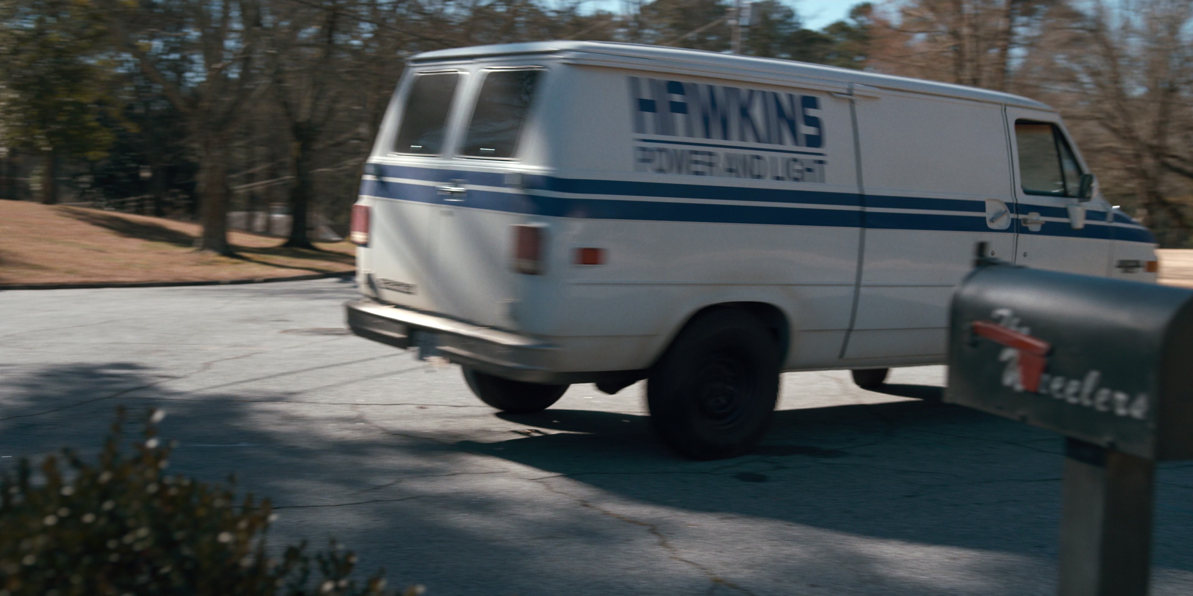 Stranger Things (2016), wide, 2.00:1 — film still