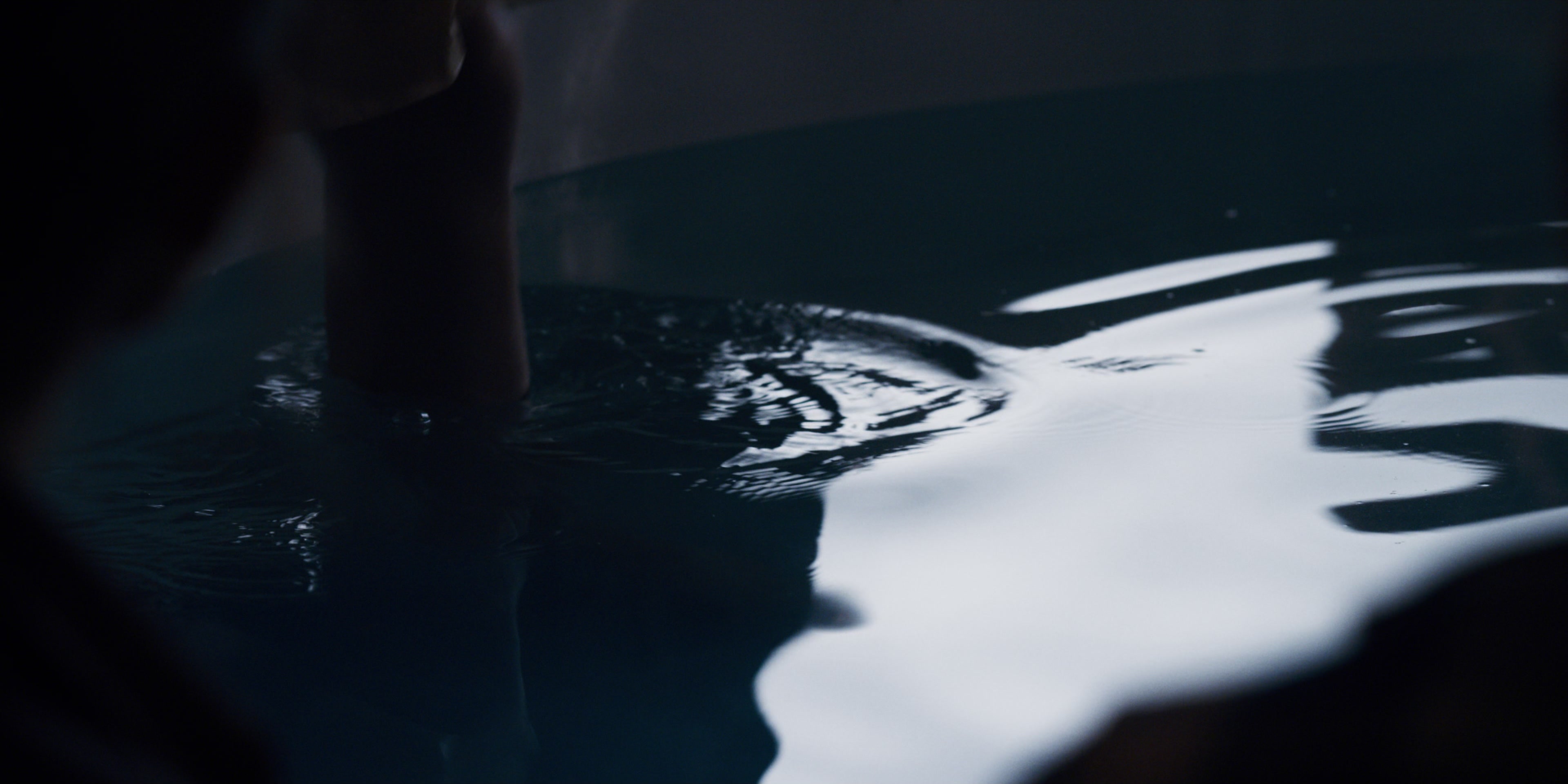 Stranger Things (2016), wide, 2.00:1 — film still