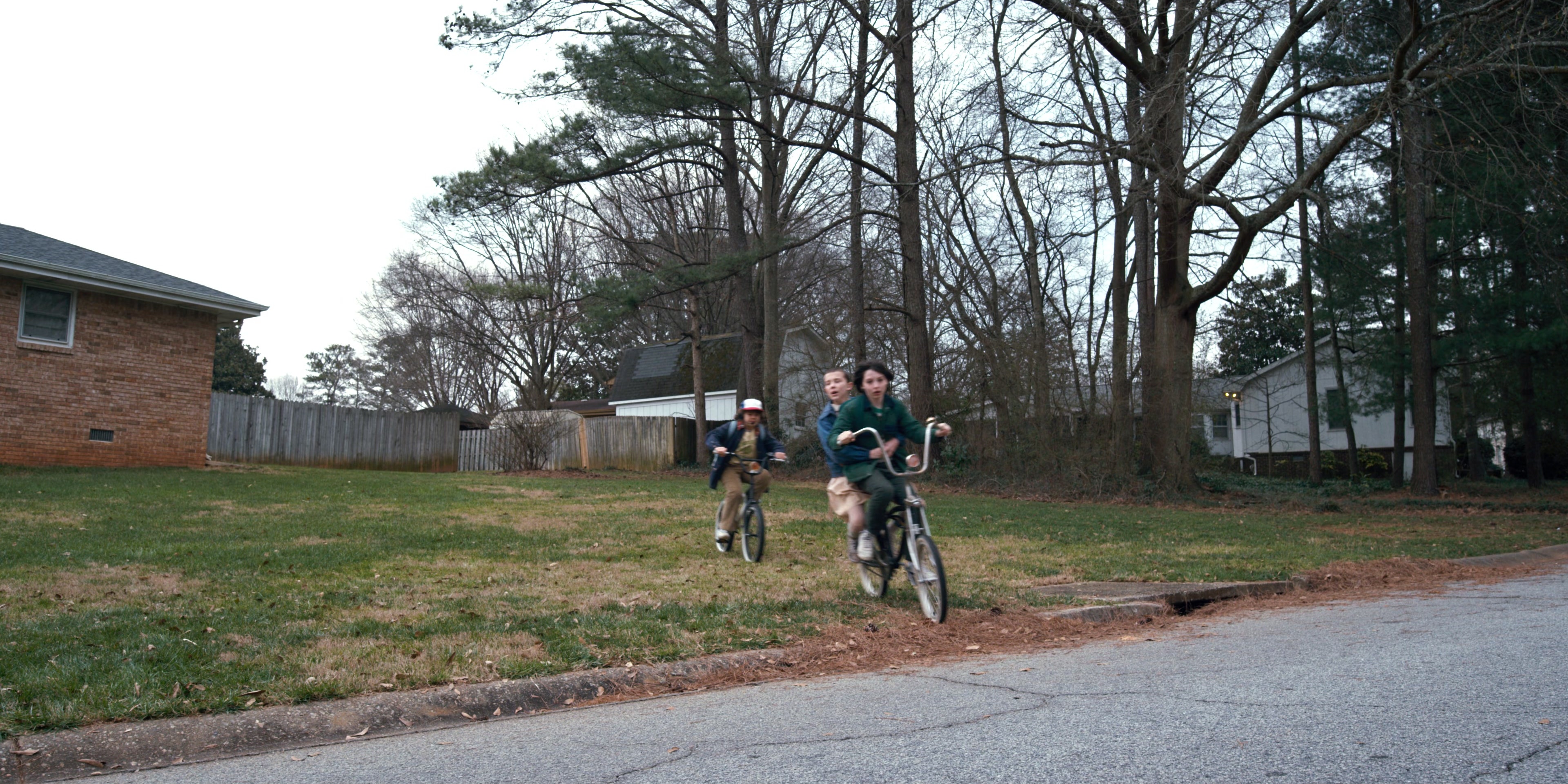 Stranger Things (2016), wide, 2.00:1 — film still